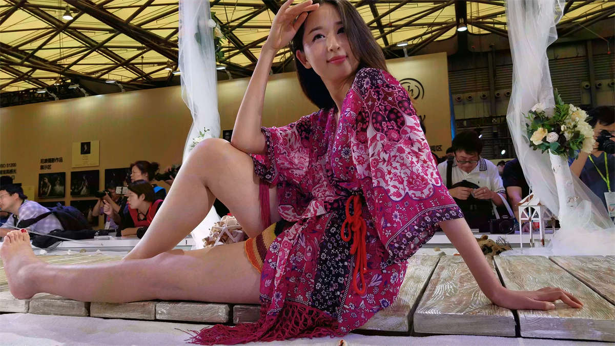 超级美腿甜美的海螺姑娘-日更街拍