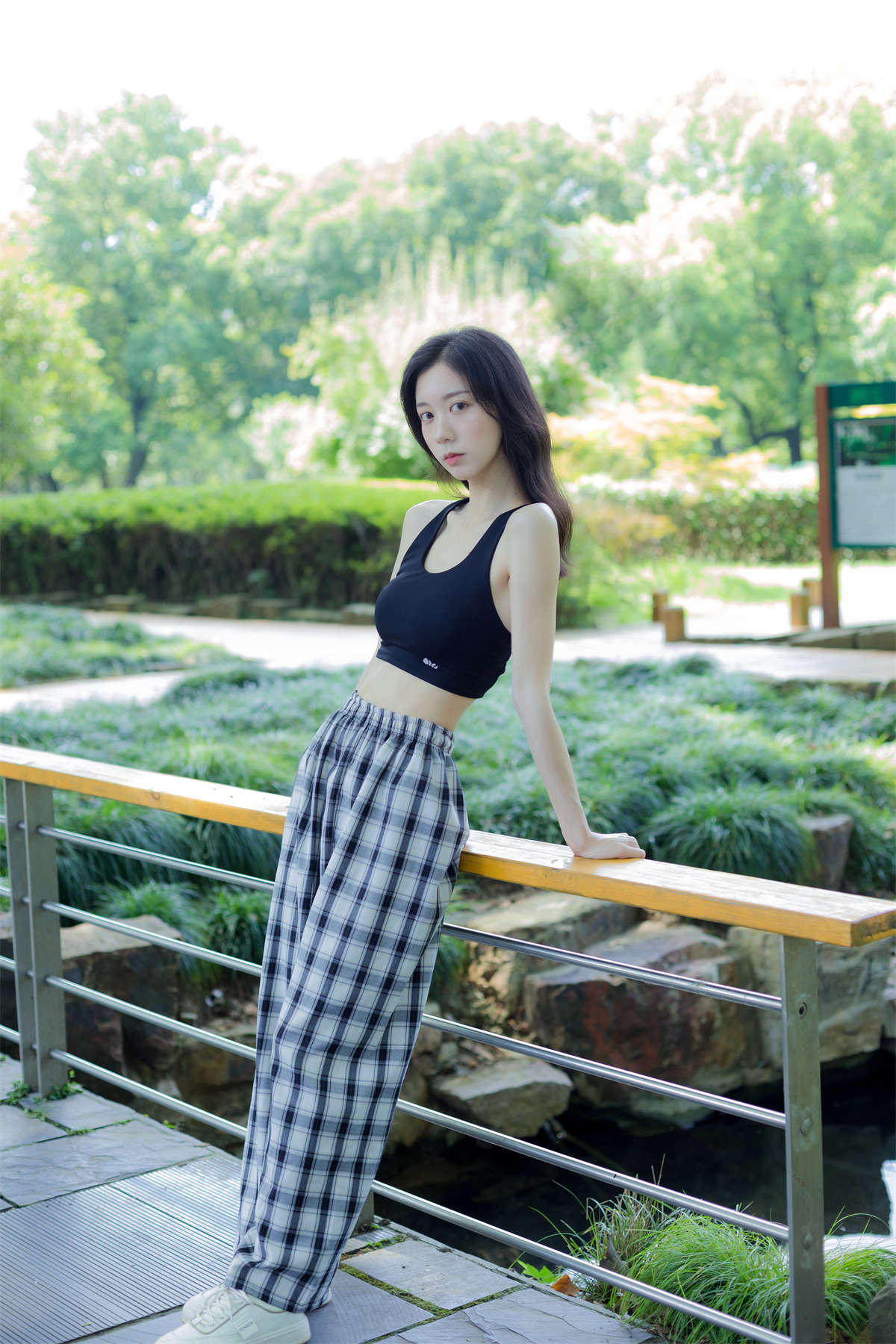 YITUYU艺图语 2022.09.08 晨练日 饲猫少女--日更街拍
