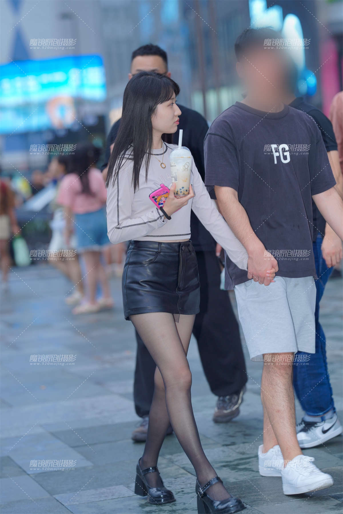 黑丝美眉-日更街拍