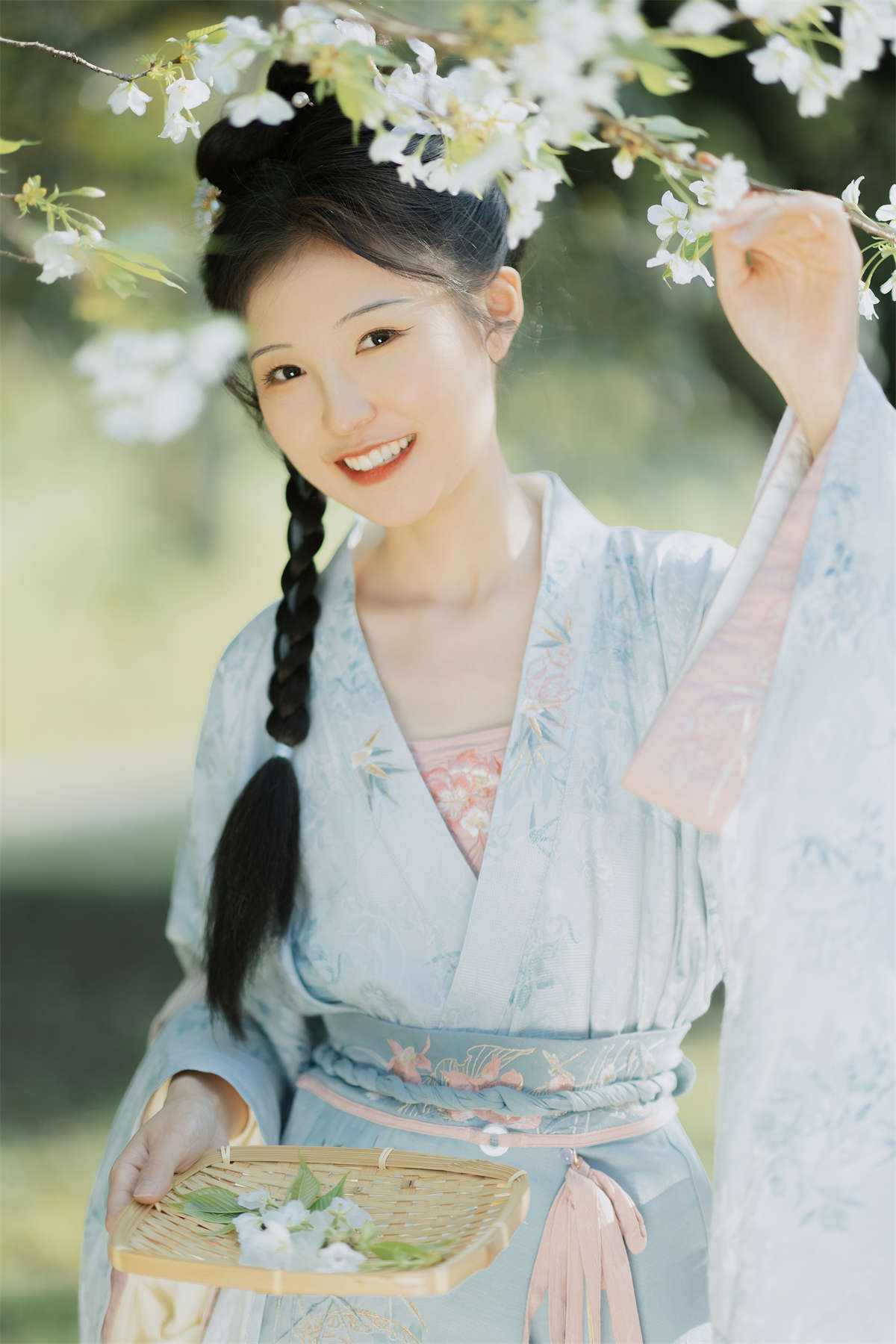 YITUYU艺图语 2023.08.23 樱花树上的少女 折子语-阿语-日更街拍