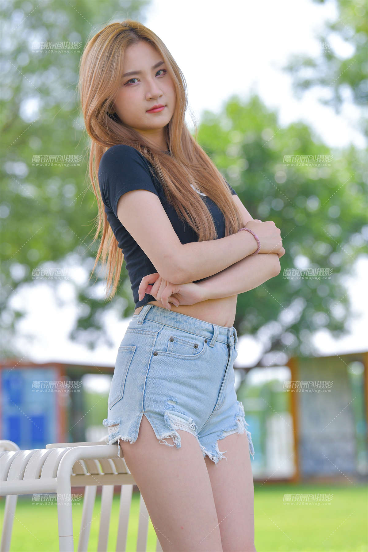 蓝色牛仔热裤女孩-日更街拍