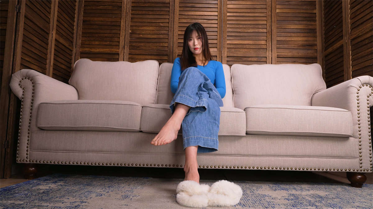 Sexy Asian Girls Feet Vol.055 美女王佳展示性感短丝裸足-日更街拍