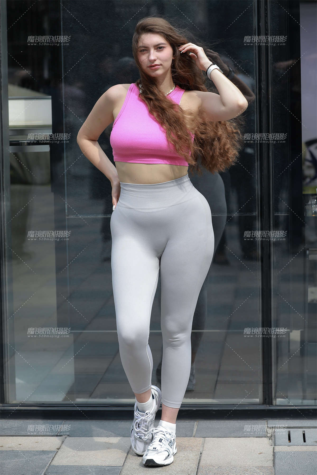 丰润灰色瑜伽裤-日更街拍