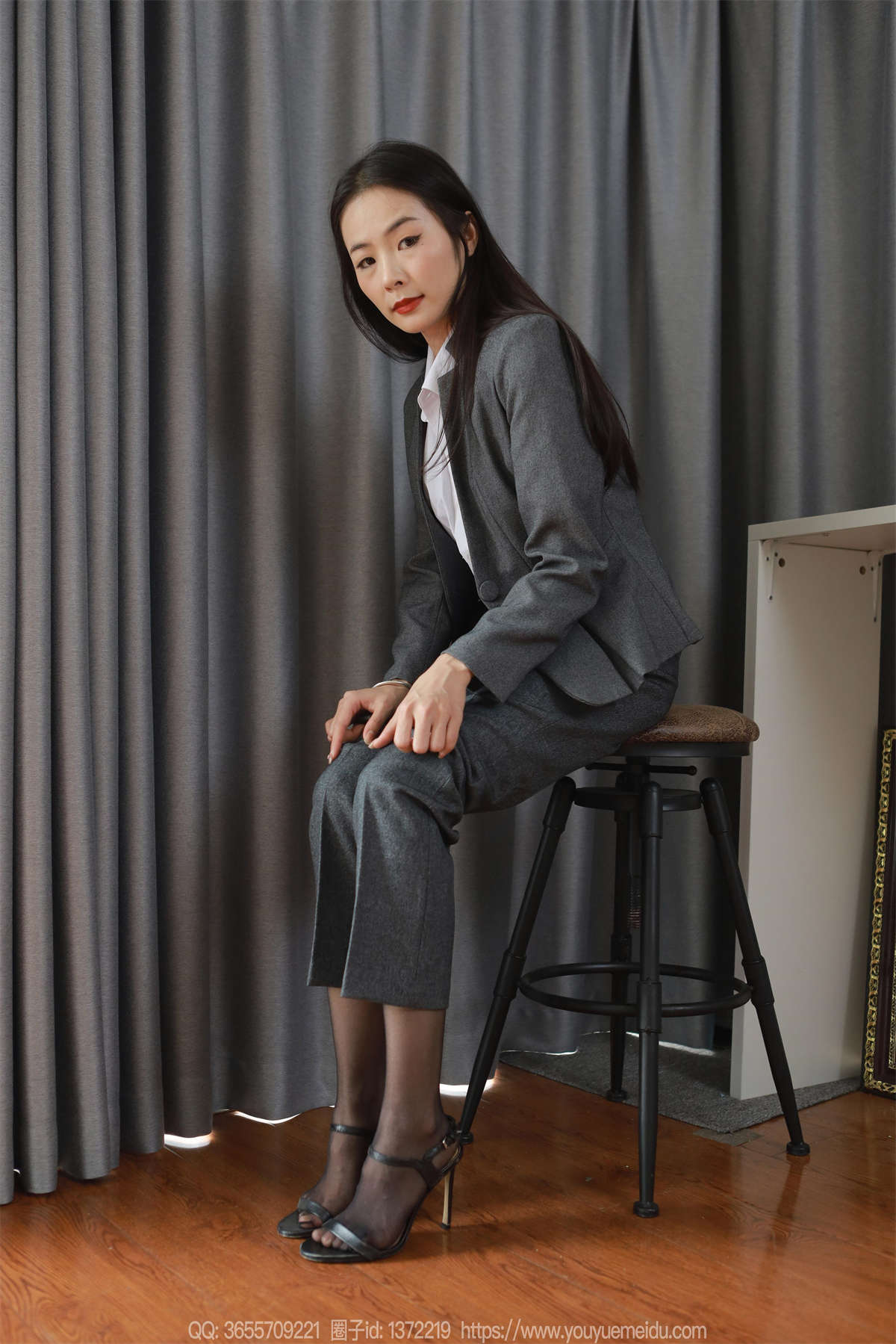 图片[2]-IESS异思趣向 2024.03.08 丝享家1684：小金 裤里嘿斯-日更街拍