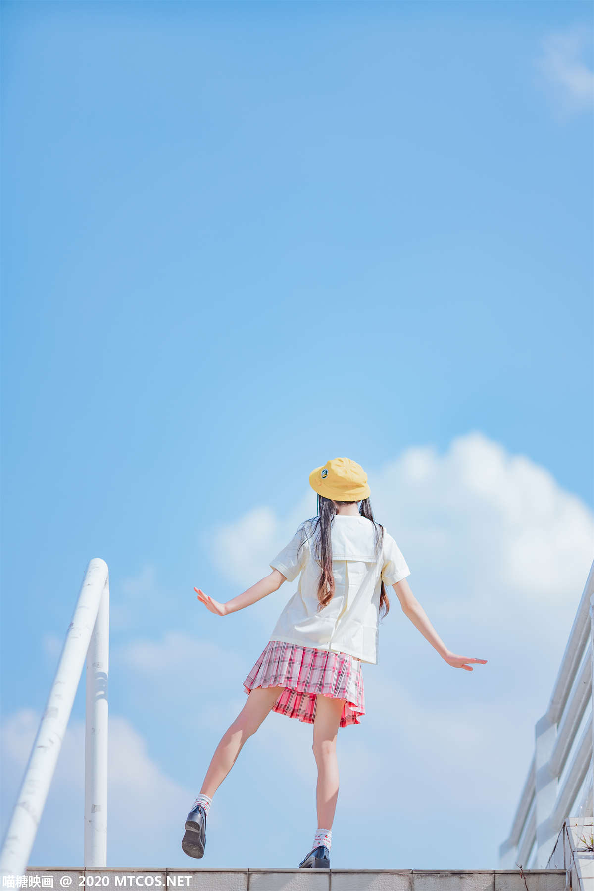 喵糖映画 VOL.256 户外小黄帽-日更街拍