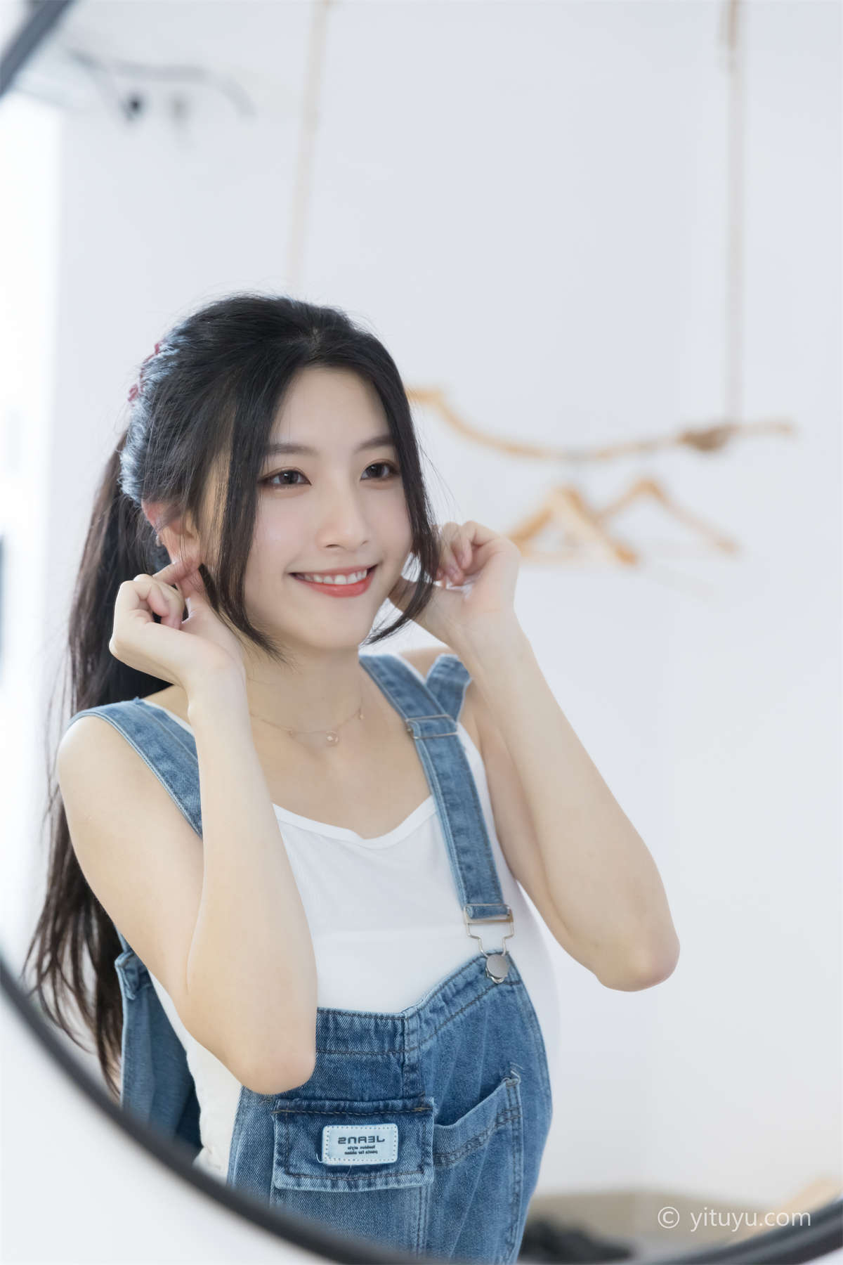 YITUYU艺图语 2021.04.21 蓝色牛仔裤 小铟-日更街拍