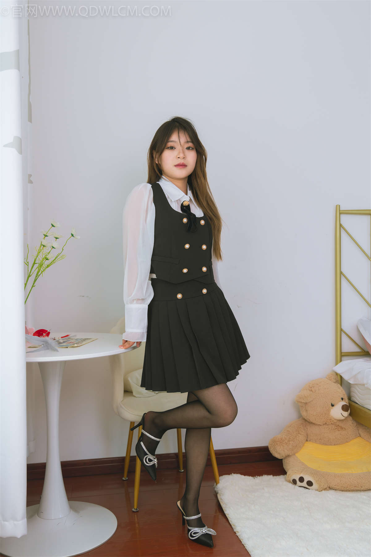 物恋传媒 NO.1517 闪闪-黑白中闪耀-日更街拍