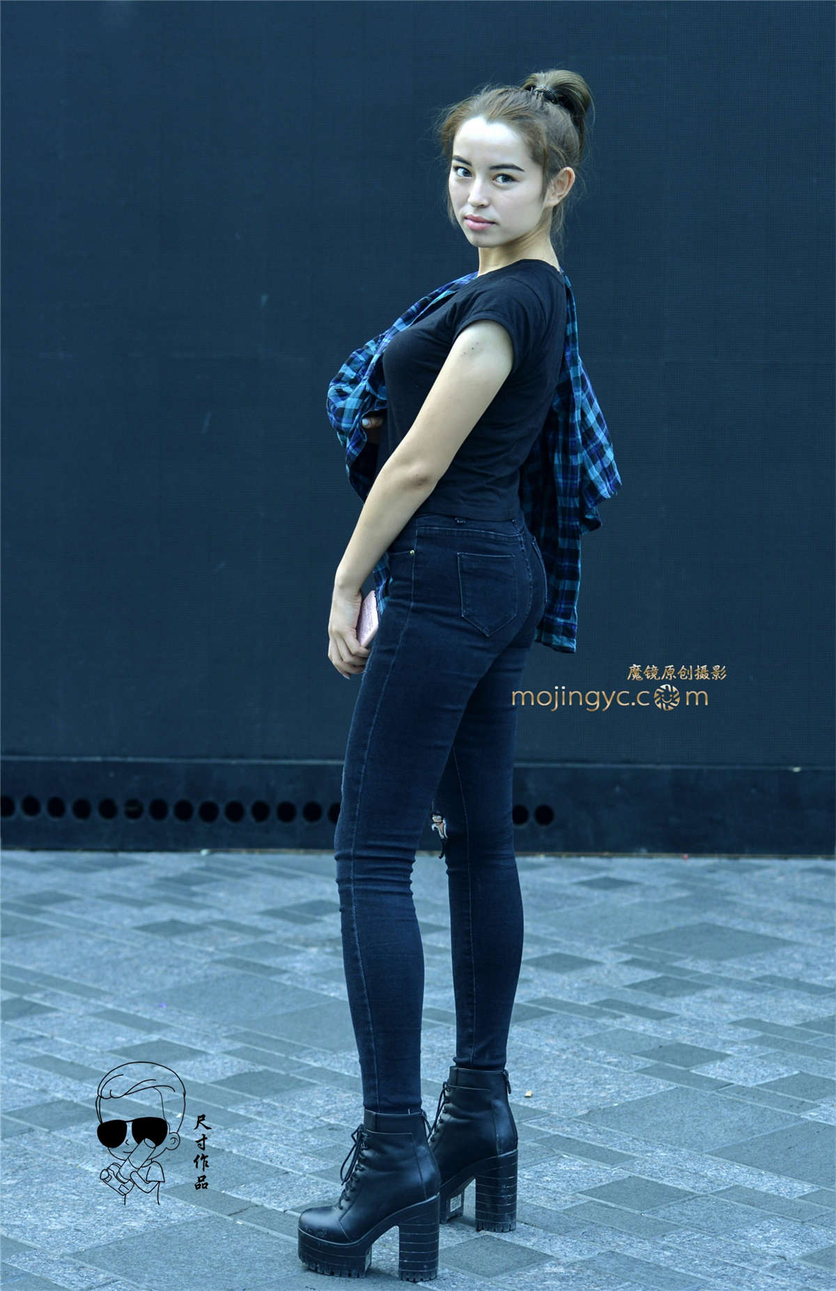 牛仔裤高跟鞋性感无比-日更街拍