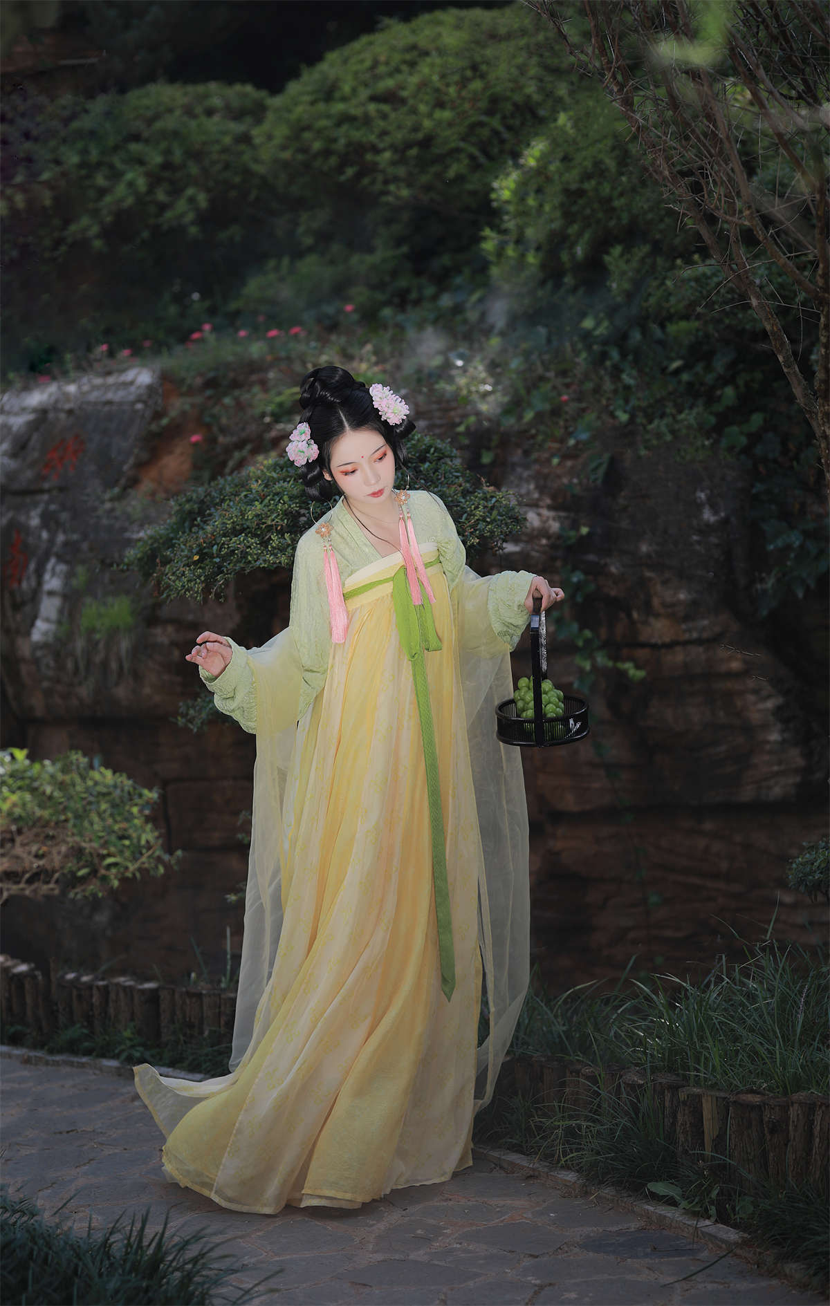 YITUYU艺图语 2022.09.08 若无闲事挂心头 落花人独立-日更街拍