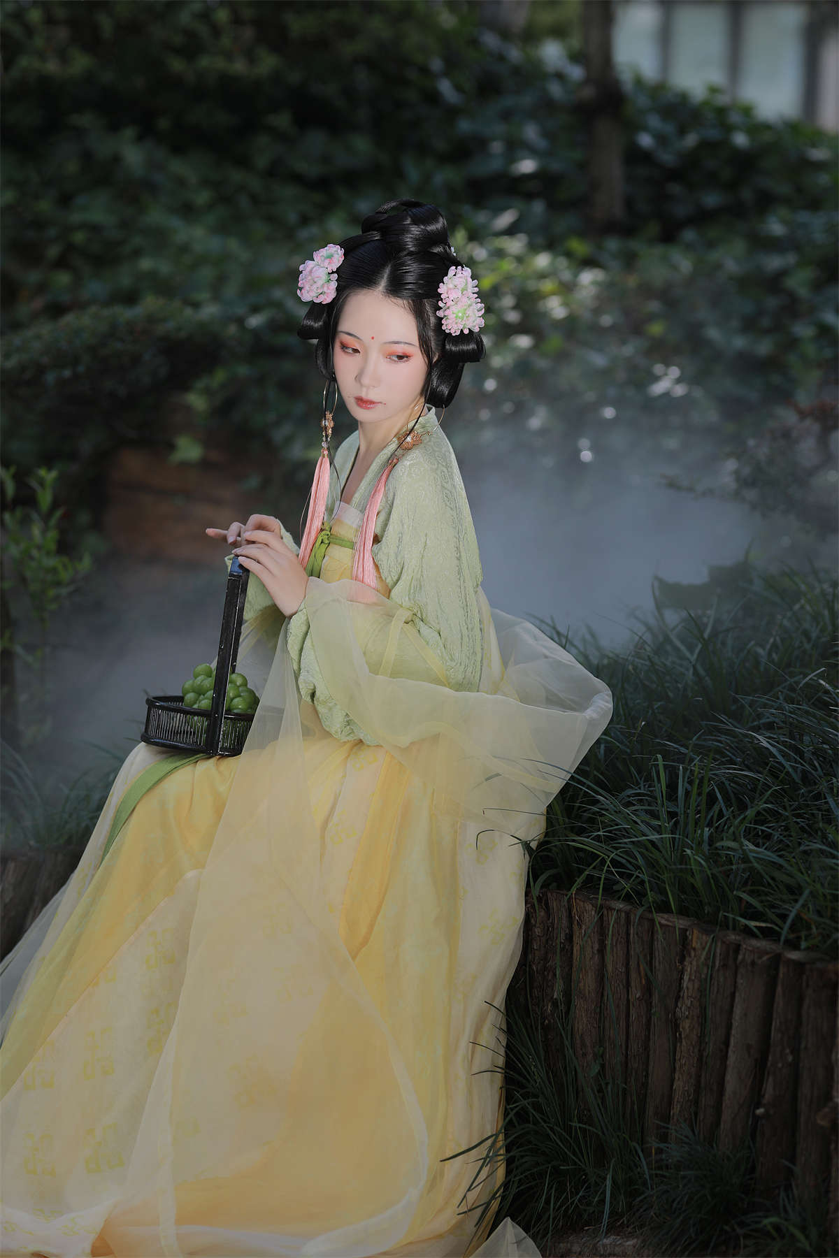 YITUYU艺图语 2022.09.08 若无闲事挂心头 落花人独立插图1