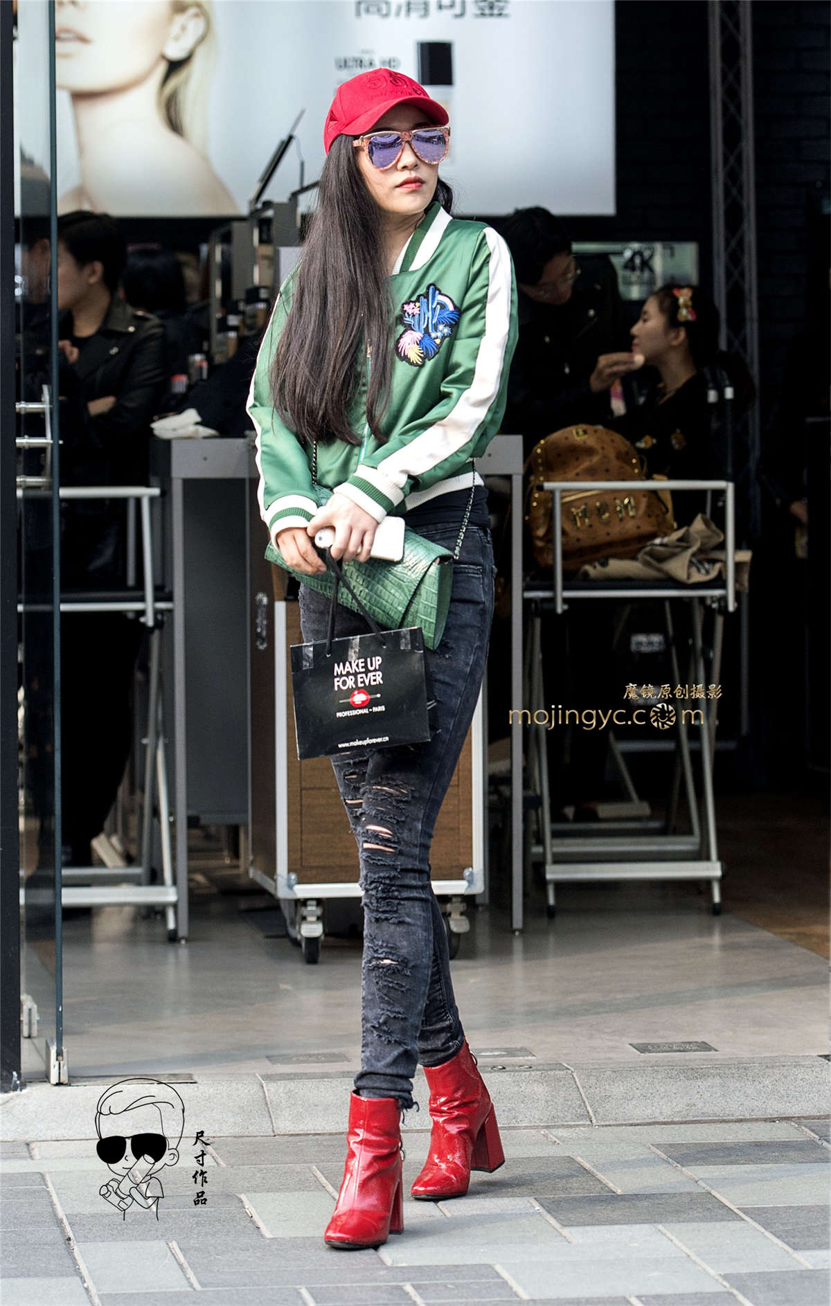 牛仔裤红靴子彰显美女魅力（2016年10月12日10p）-日更街拍