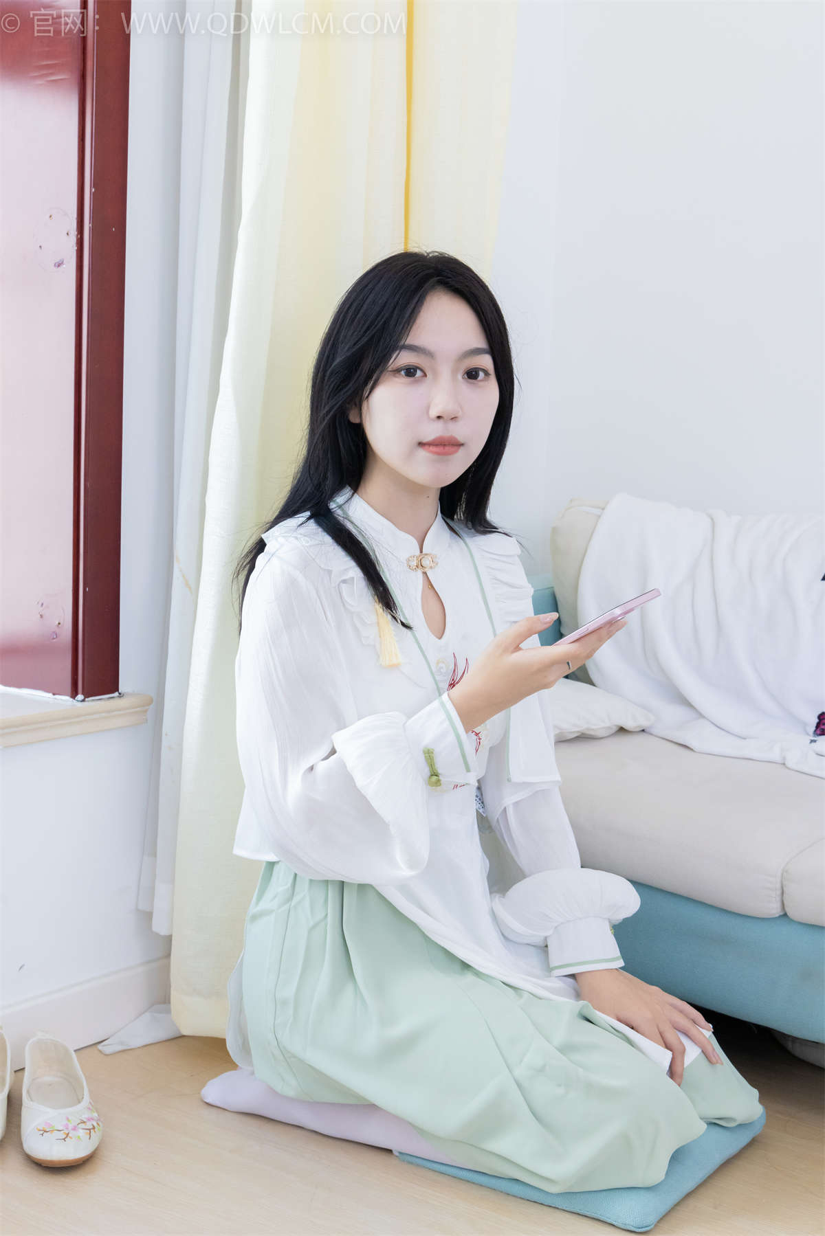 物恋传媒 NO.2199 纱纱-阳光散落（盲盒2）-日更街拍