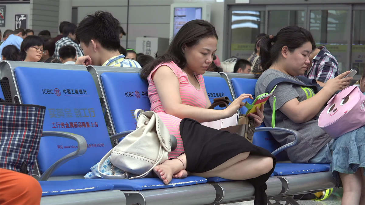 图片[2]-清纯秀美的女孩睡一会-日更街拍