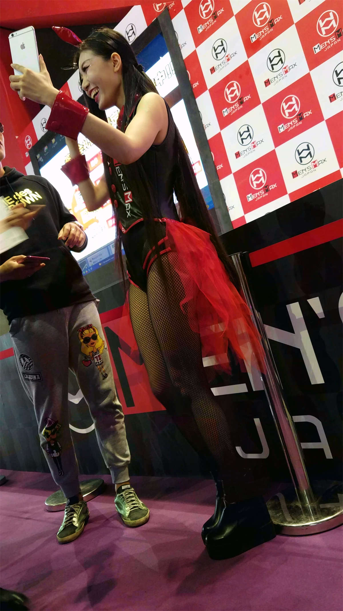 图片[2]-魔鬼身材黑丝网袜大美女-日更街拍