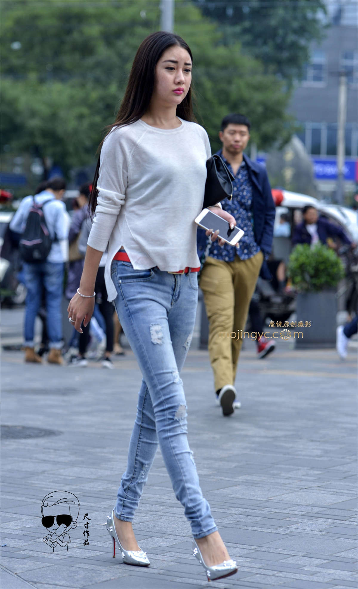 披肩发大长腿高跟鞋美女的魅力-日更街拍