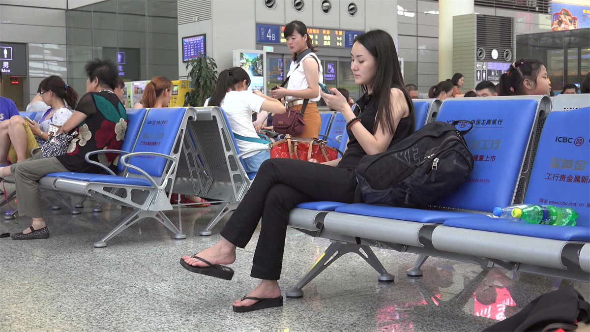 图片[2]-心里有心事的MM-日更街拍