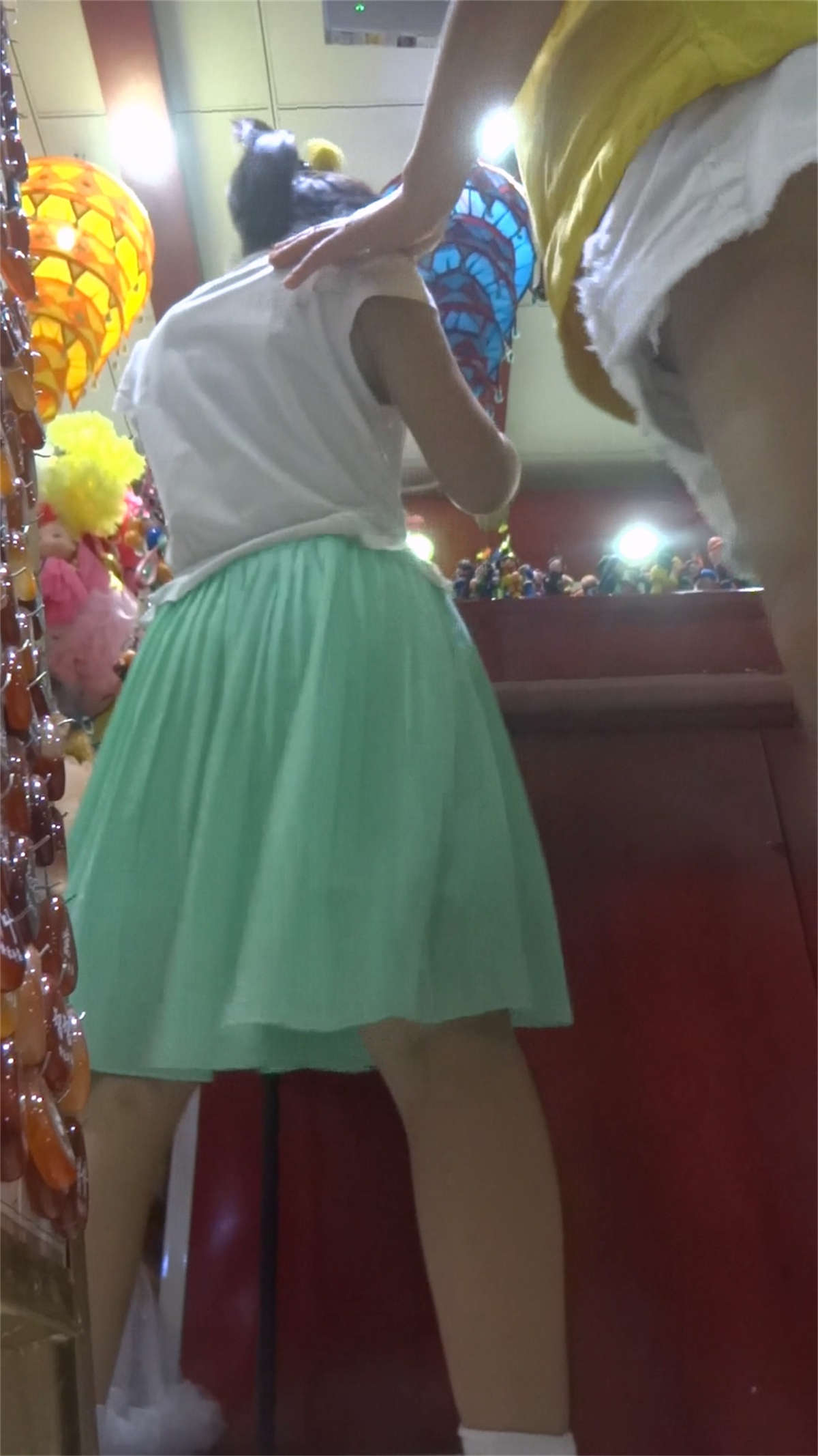 图片[2]-纯白裙子青春小姐姐-日更街拍