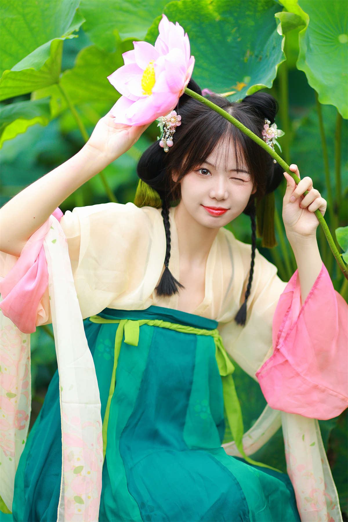 YITUYU艺图语 2023.07.10 荷塘少女 暮烟色CC-日更街拍