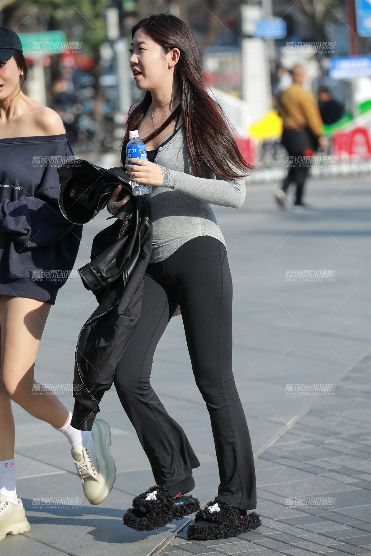 黑瑜伽裤黑热裤-日更街拍