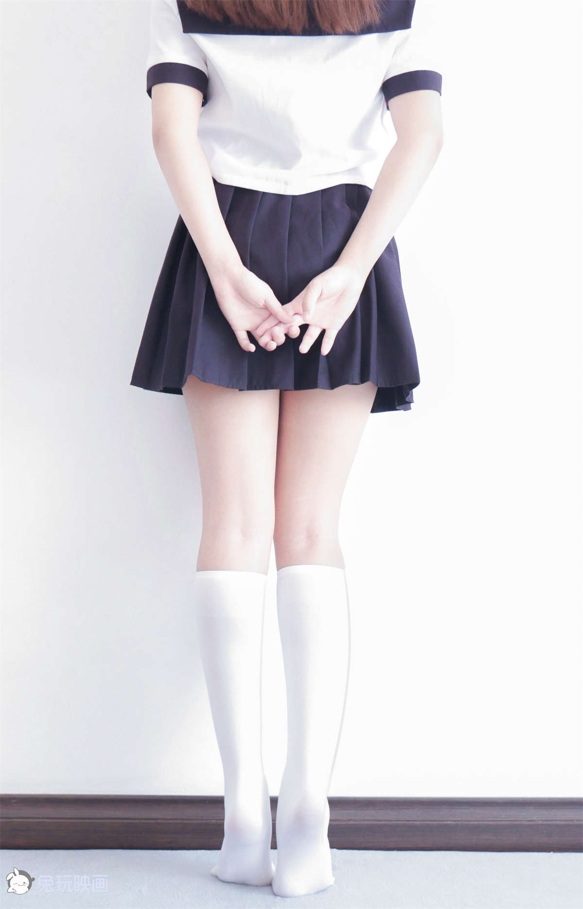 兔玩映画 B72.001 白白白半筒袜插图1