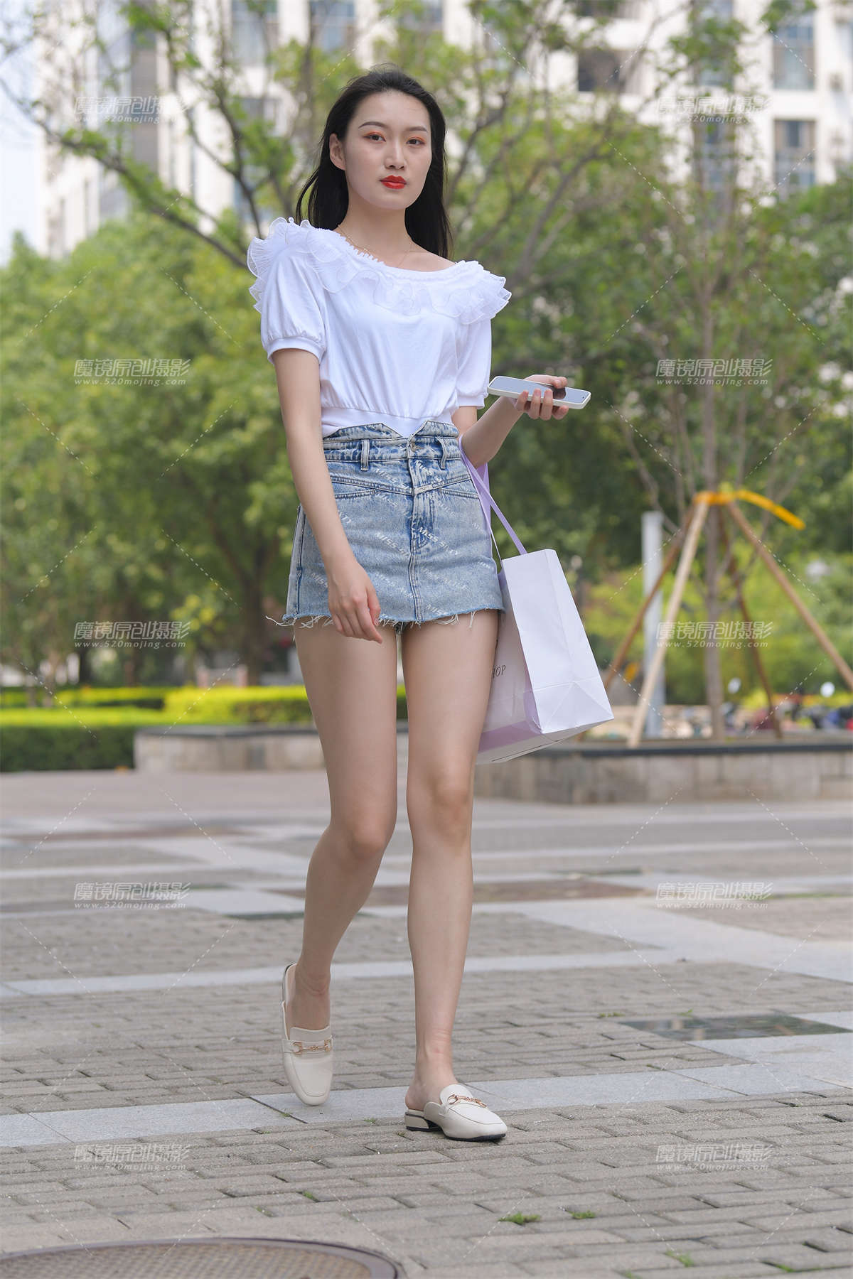 做美甲的美女-日更街拍