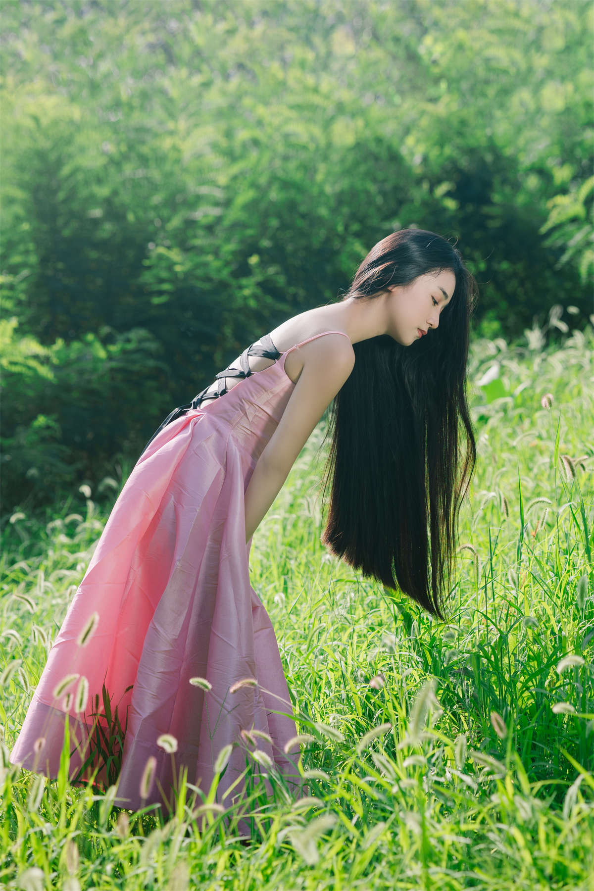 YITUYU艺图语 2023.06.09 绿草地少女写真 异域荷包蛋插图1