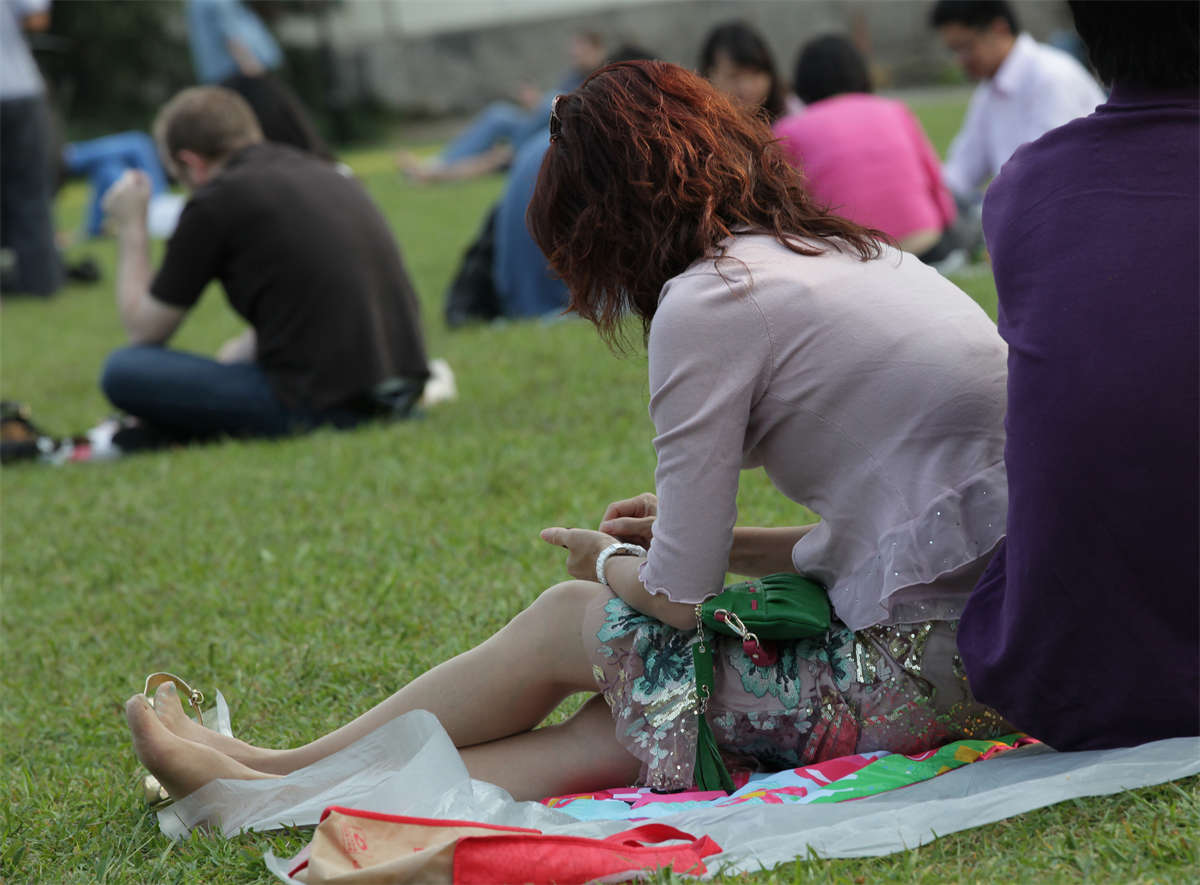 图片[2]-踏青公园街拍系列No.507 凡事未必绝对，熟女也能精彩之丝袜篇-日更街拍