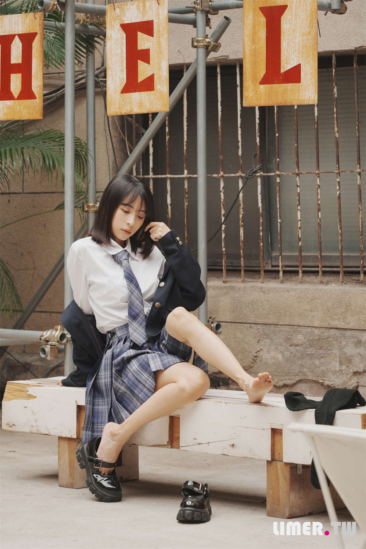 图片[2]-Limerence原创 No.40 子子 JK小腿袜到裸足的偷窥视角-日更街拍