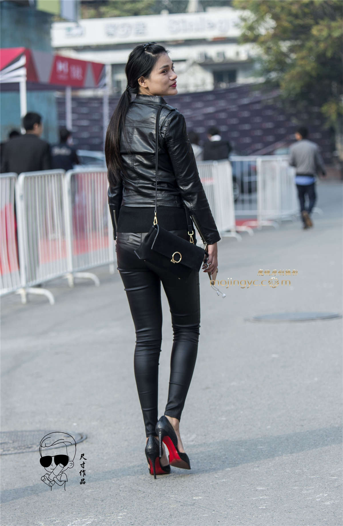 图片[2]-皮衣皮裤高跟鞋彰显美女魔鬼身材（2016年10月26日16p）尺寸…-日更街拍