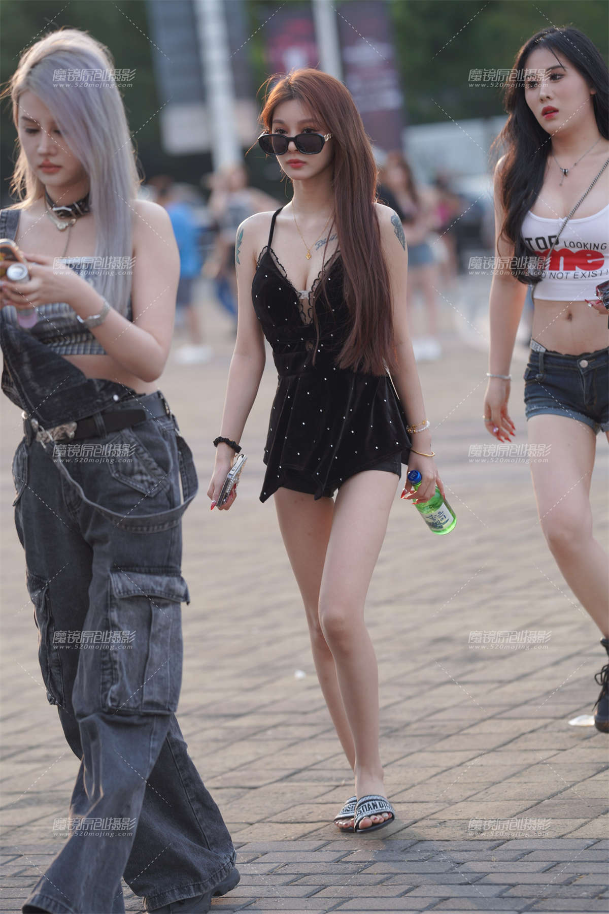 热裤美眉-日更街拍