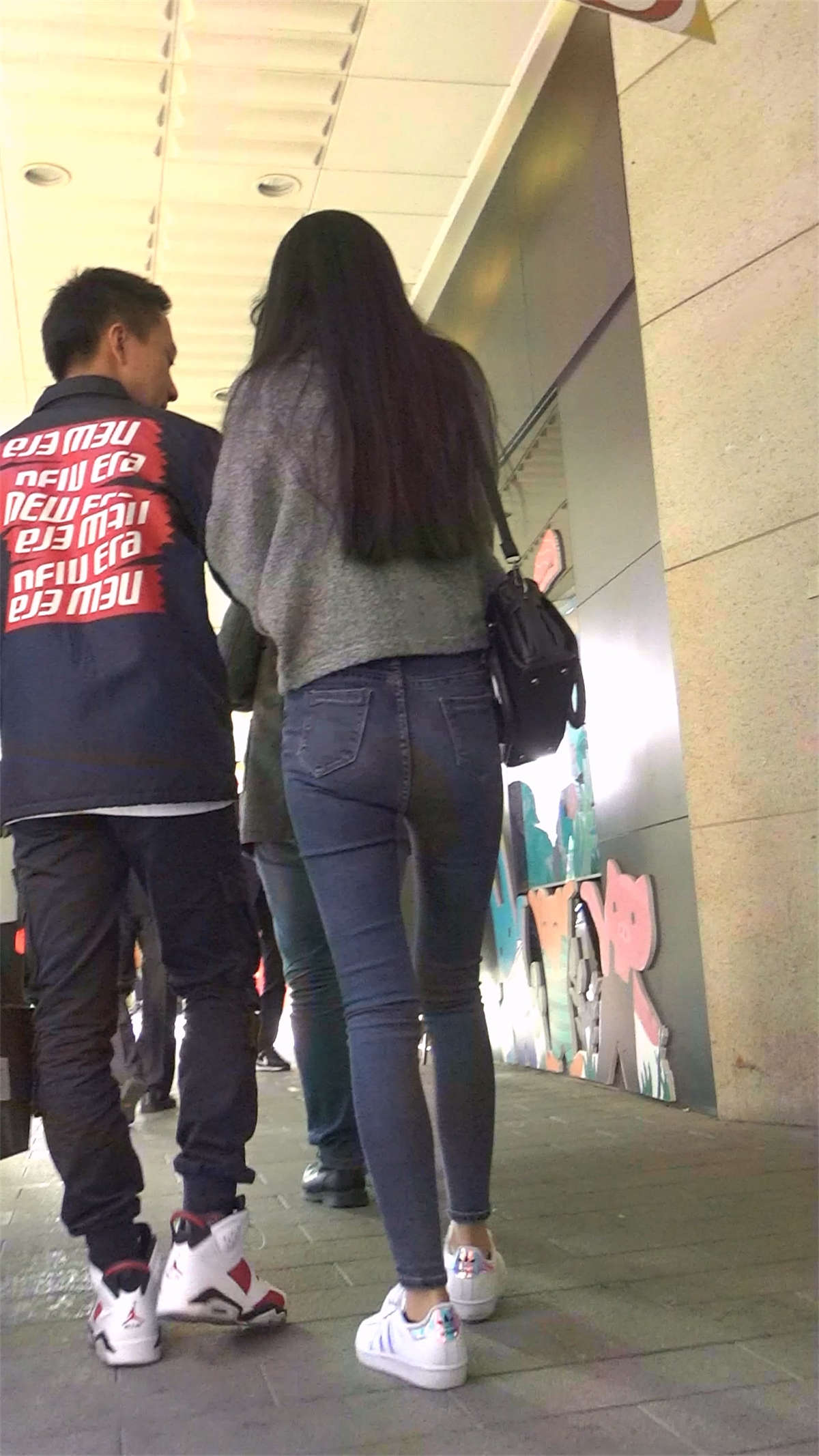 紧身蓝牛好身材漂亮-日更街拍