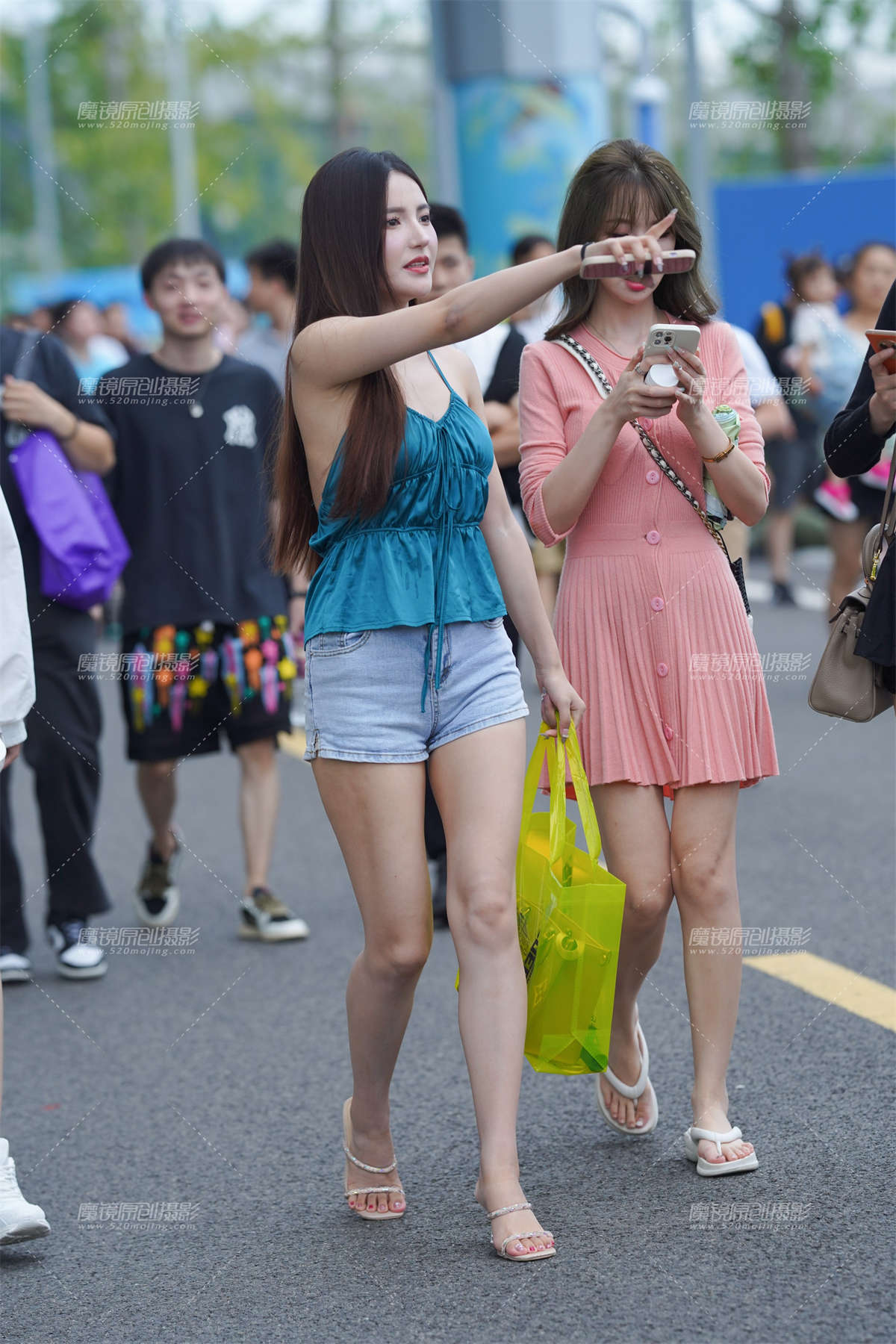 热裤美眉-日更街拍