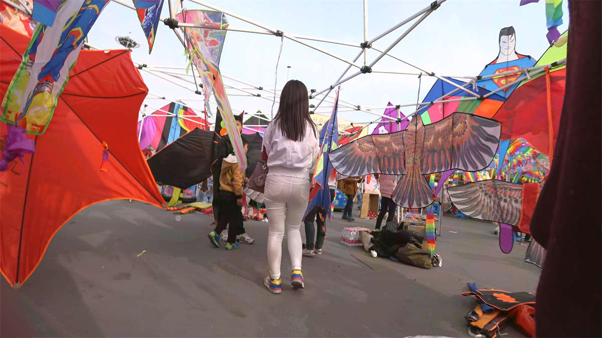 图片[2]-白衣白裤丰满肥妹-日更街拍