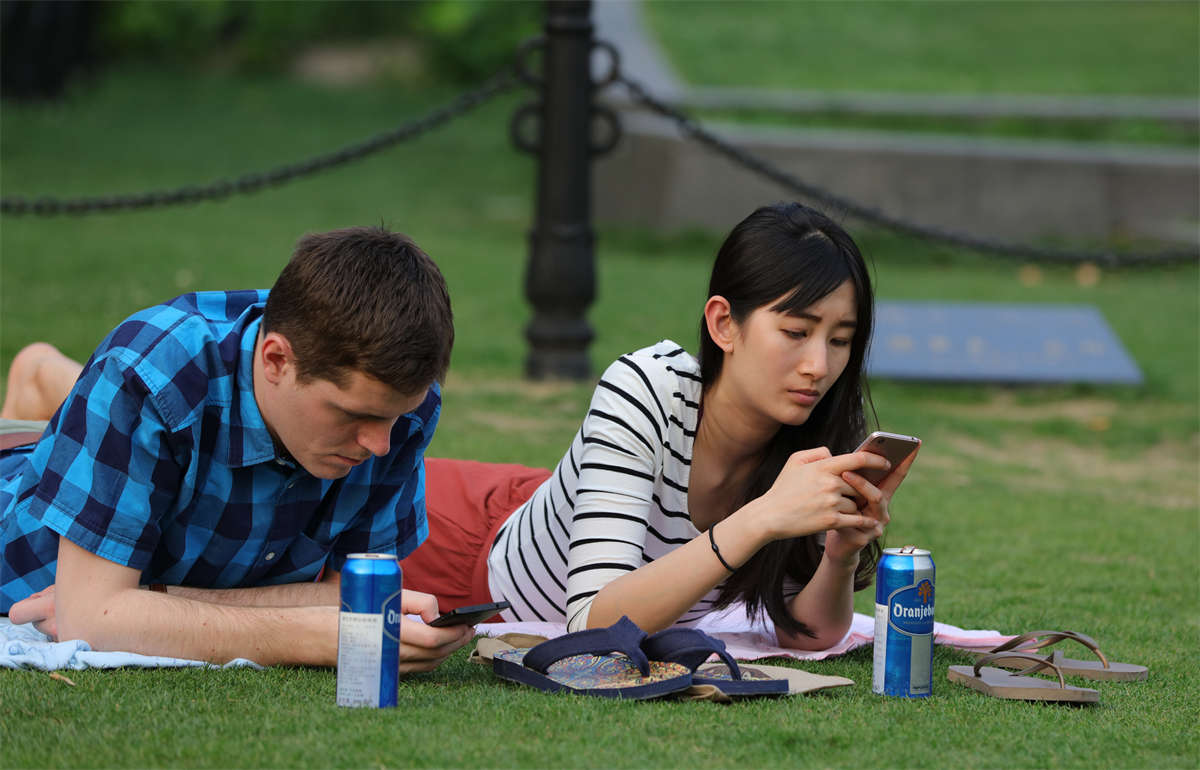 图片[2]-踏青公园街拍系列No.220 修长健美款之骨感素足 第1套-日更街拍