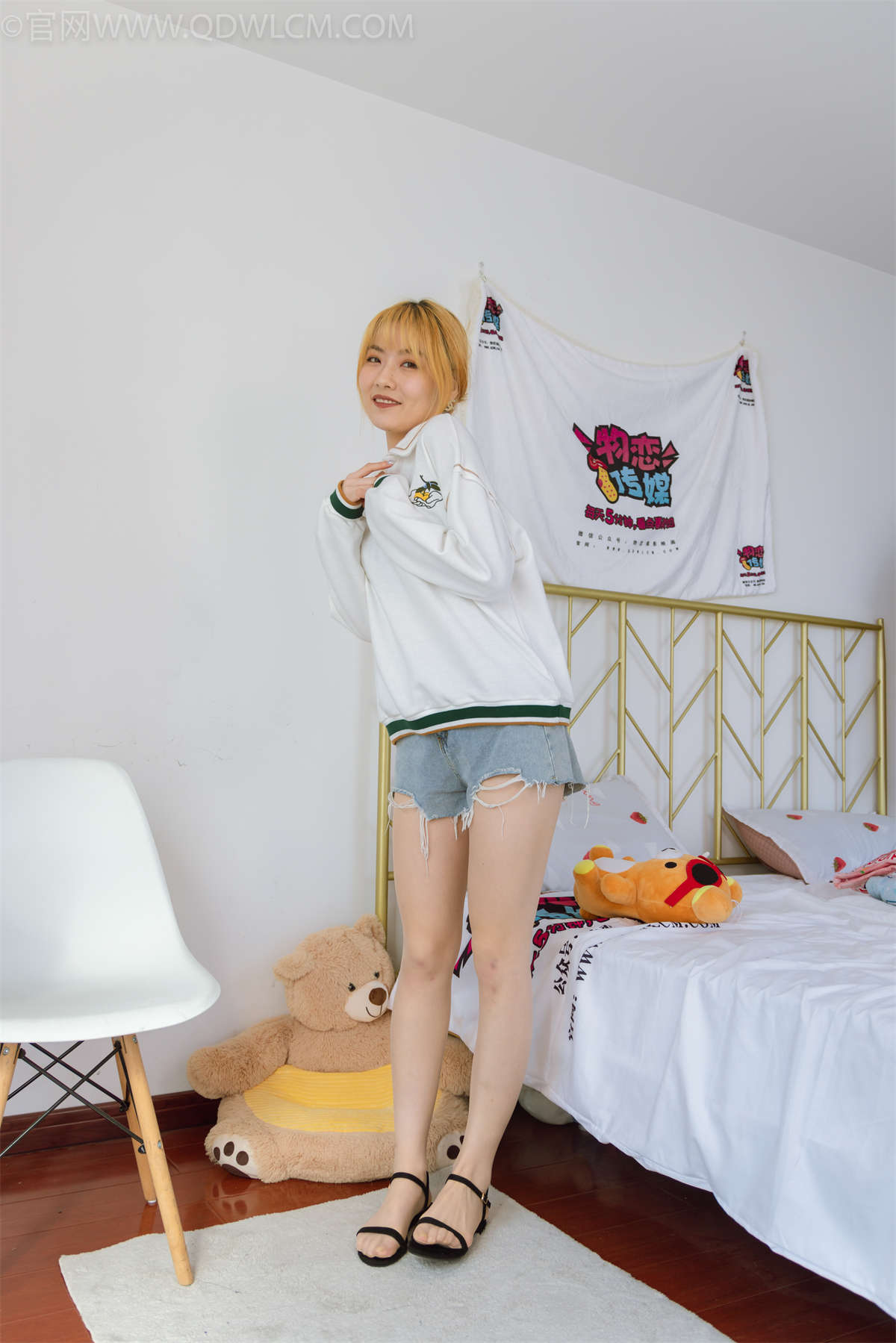 物恋传媒 NO.1434 叮叮-花的笑容(盲盒1)-日更街拍