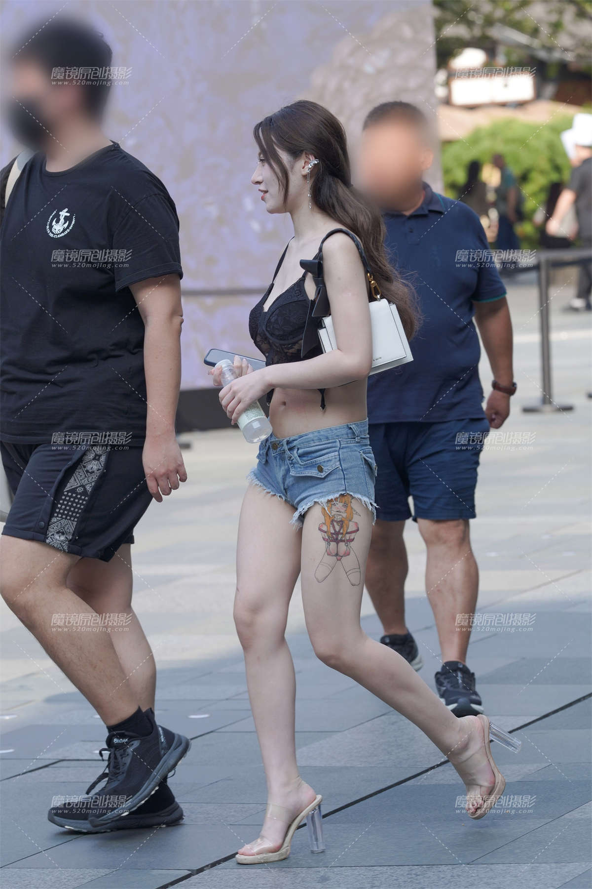 热裤美腿-日更街拍