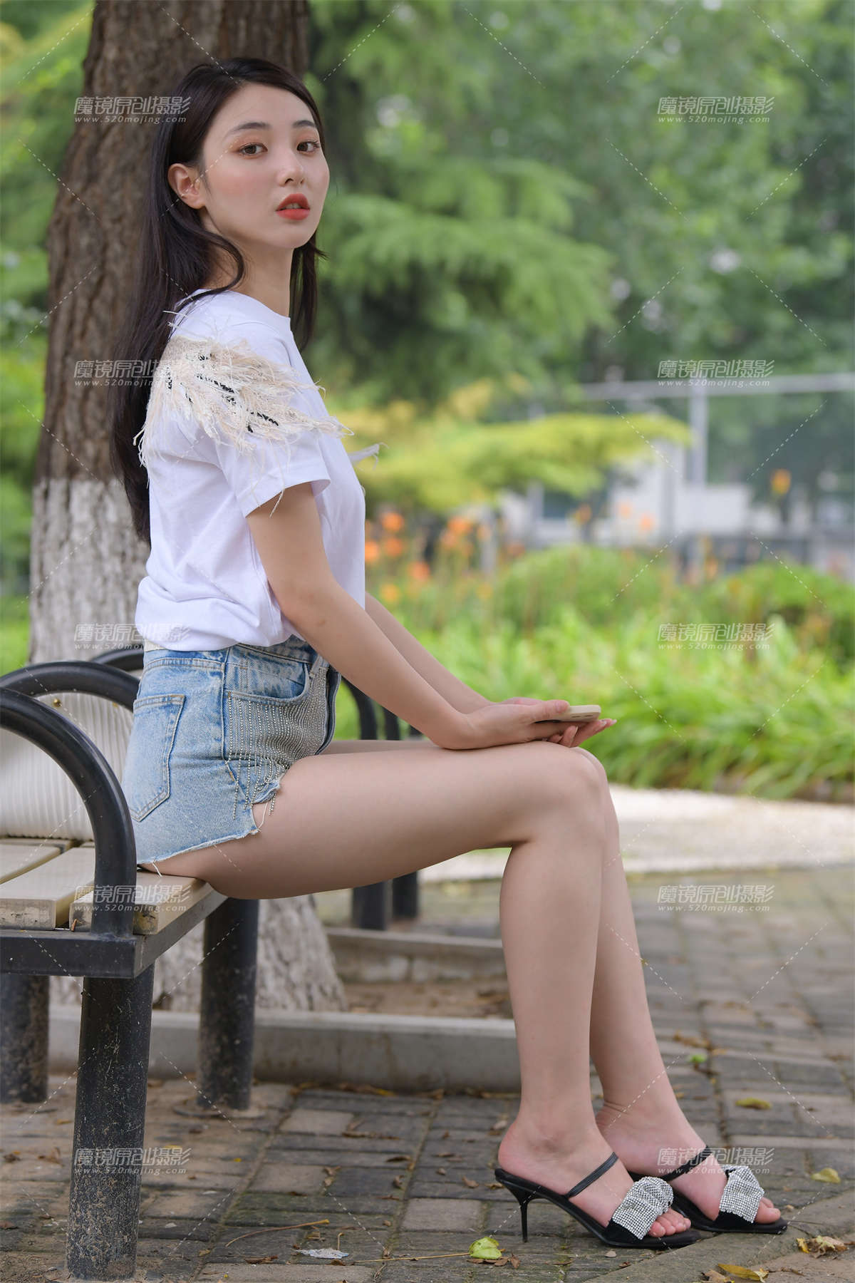 蓝色牛仔热裤美女-日更街拍