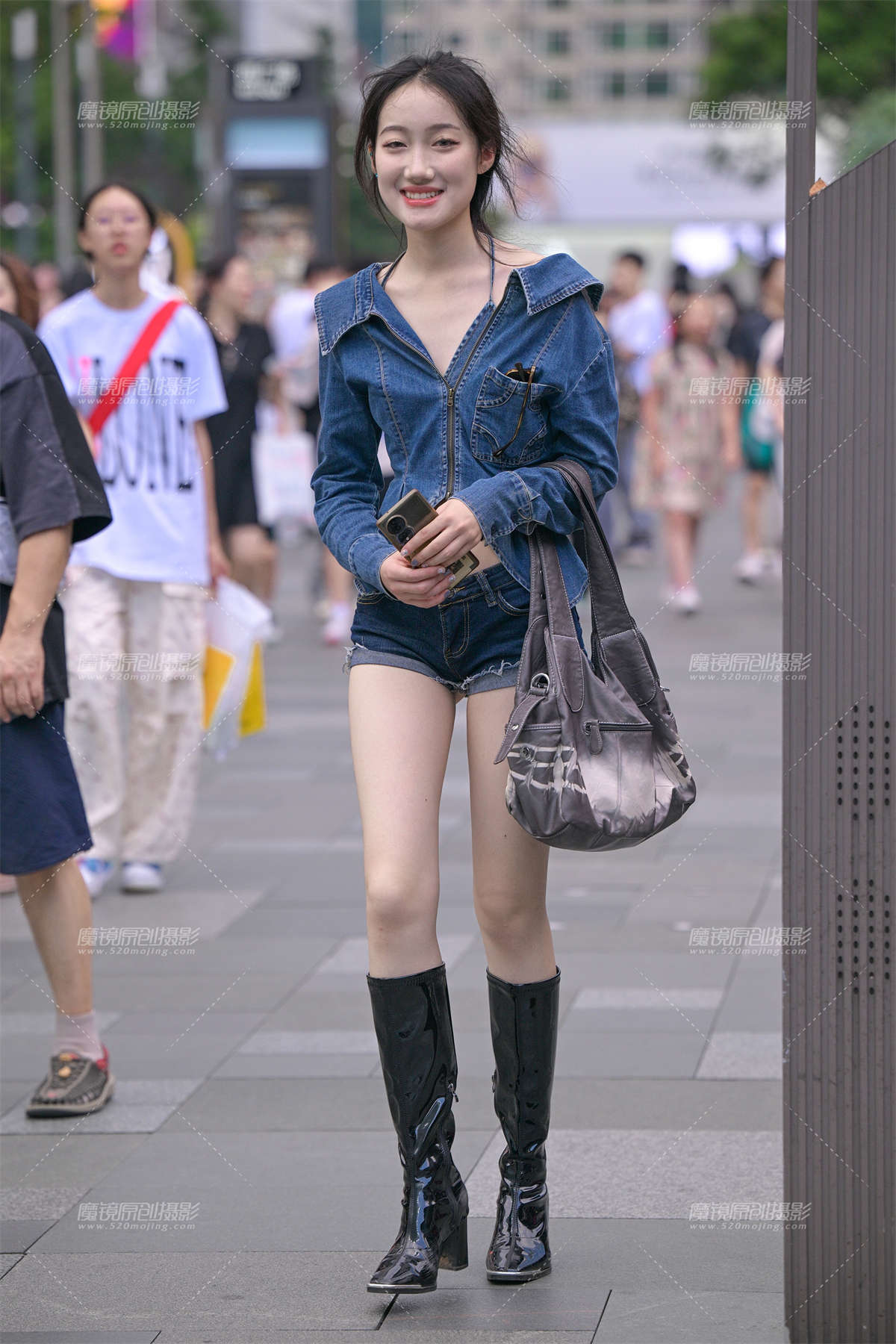 图片[2]-白嫩美腿热裤-日更街拍