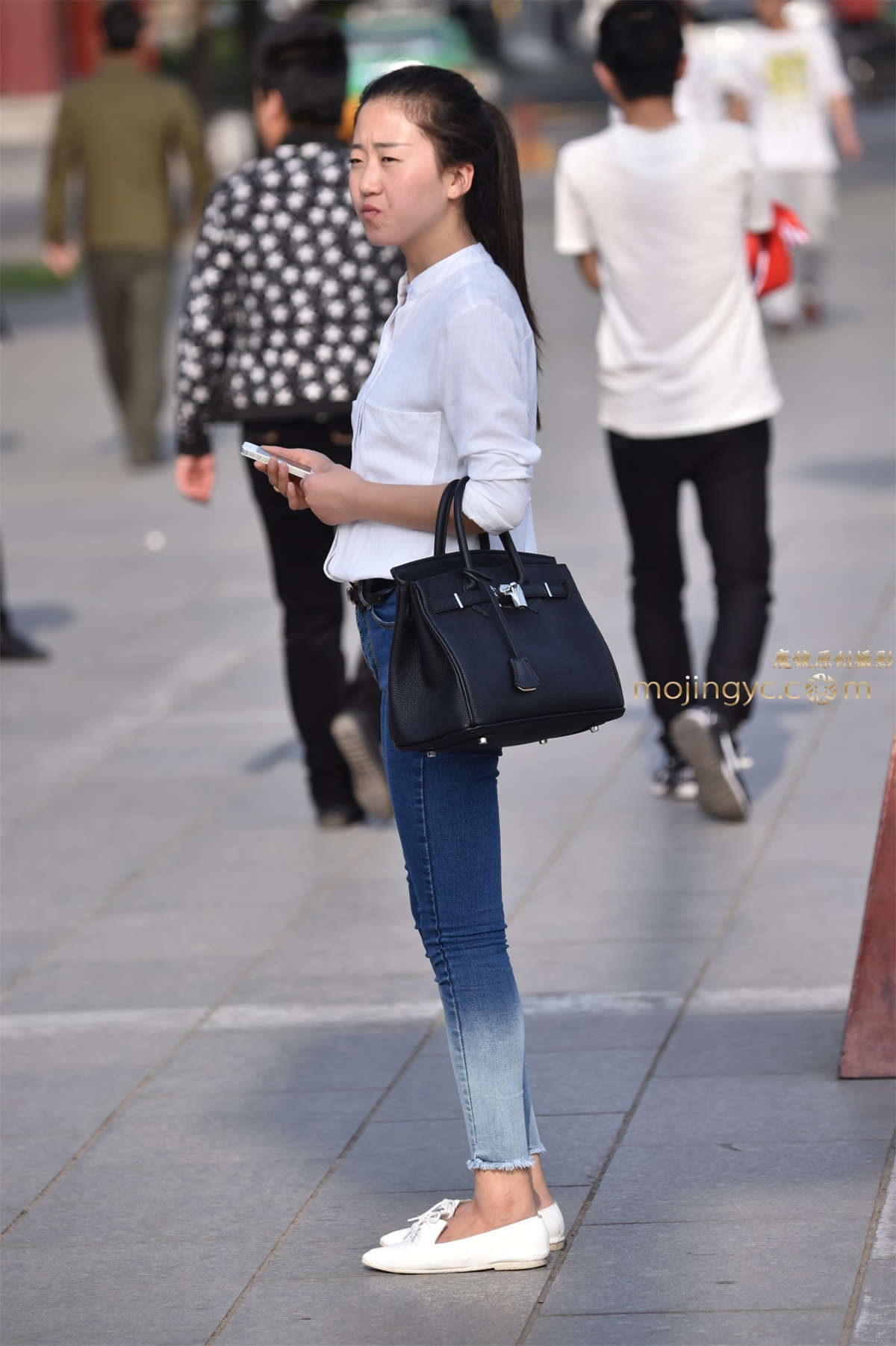 2016-10-31紧身牛仔妹妹10张-日更街拍