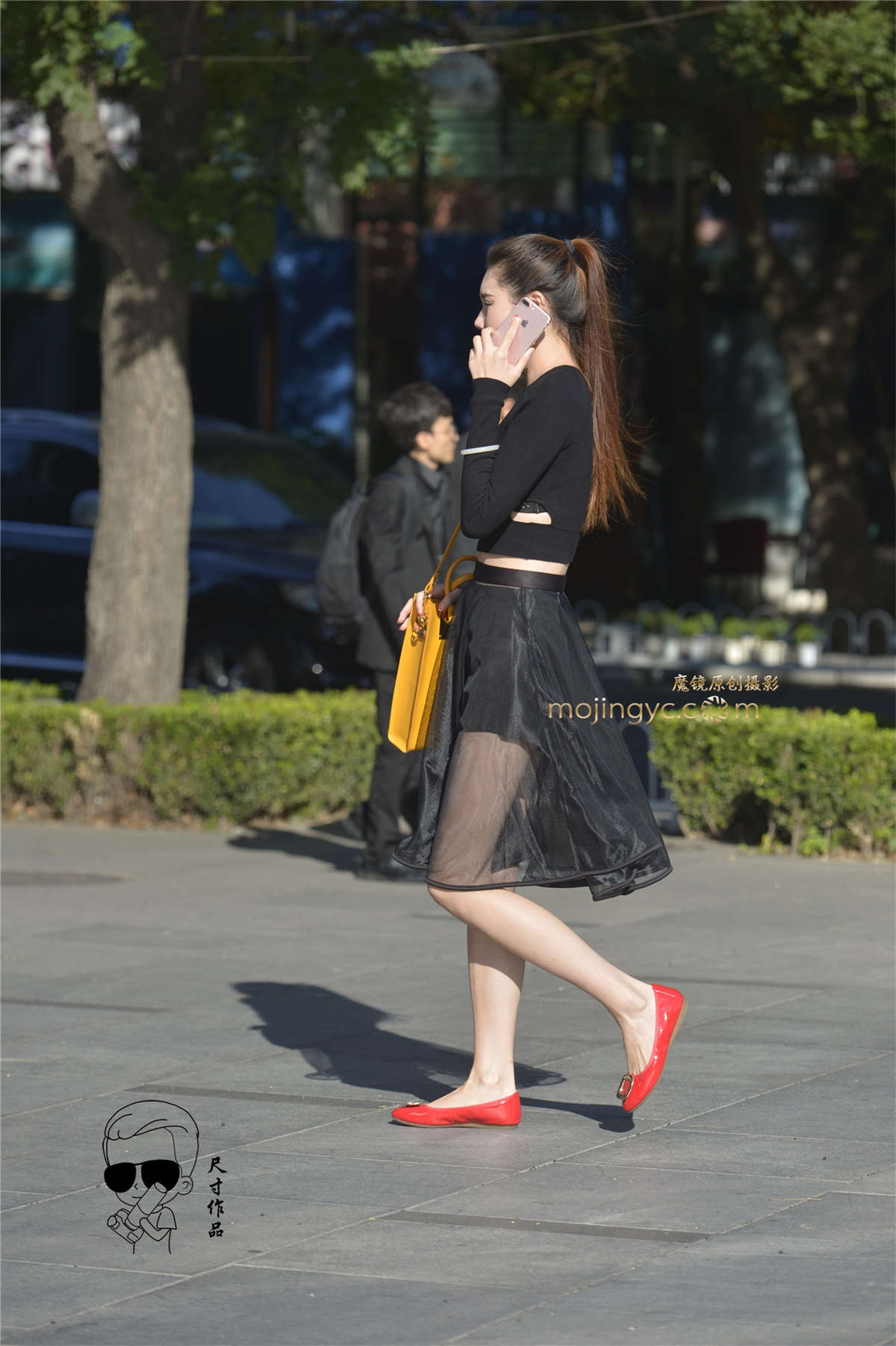 透过纱裙看美腿（10月2日10p尺寸）-日更街拍