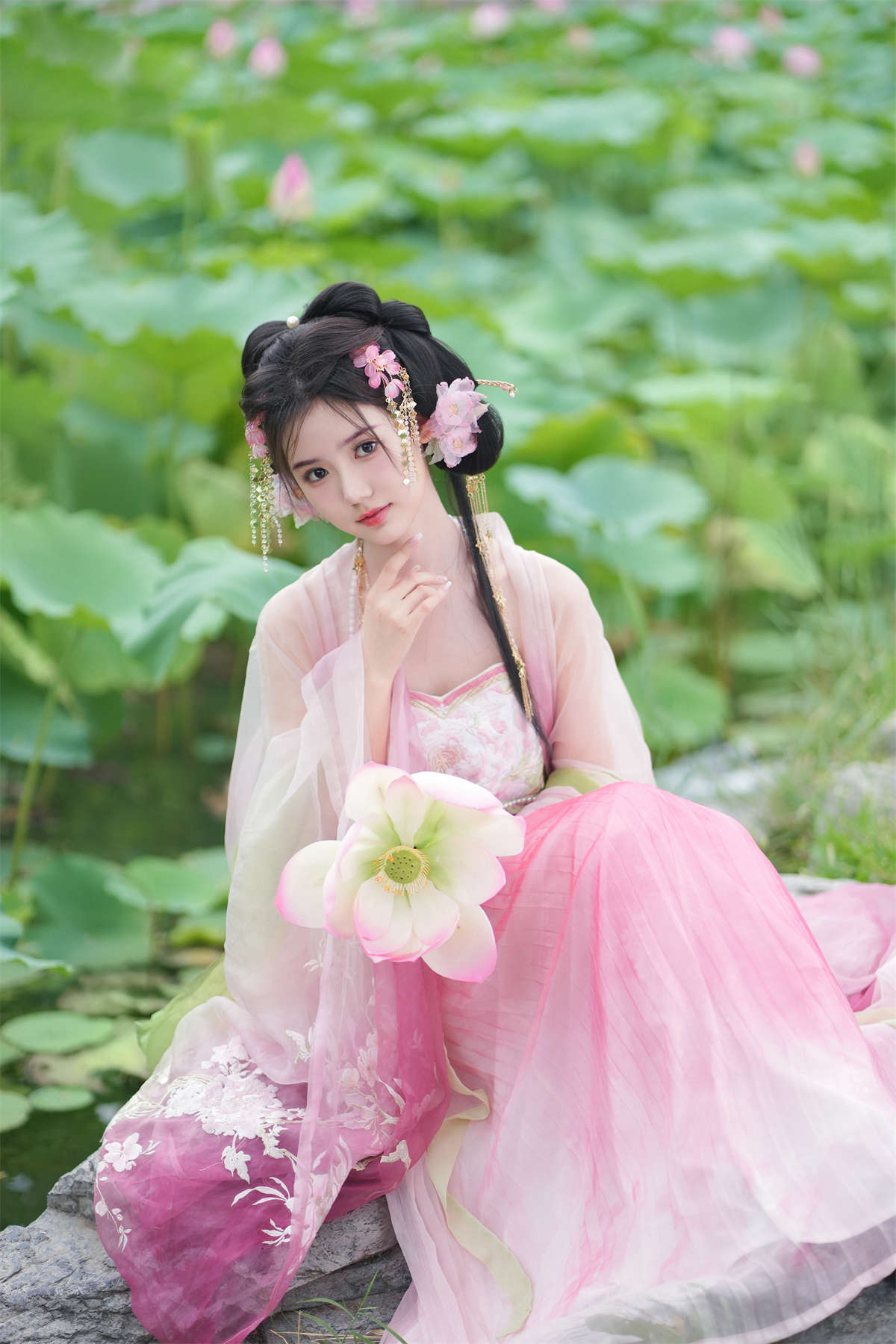 YITUYU艺图语 2023.07.21 误入藕花深处 是鱼干啊～-日更街拍