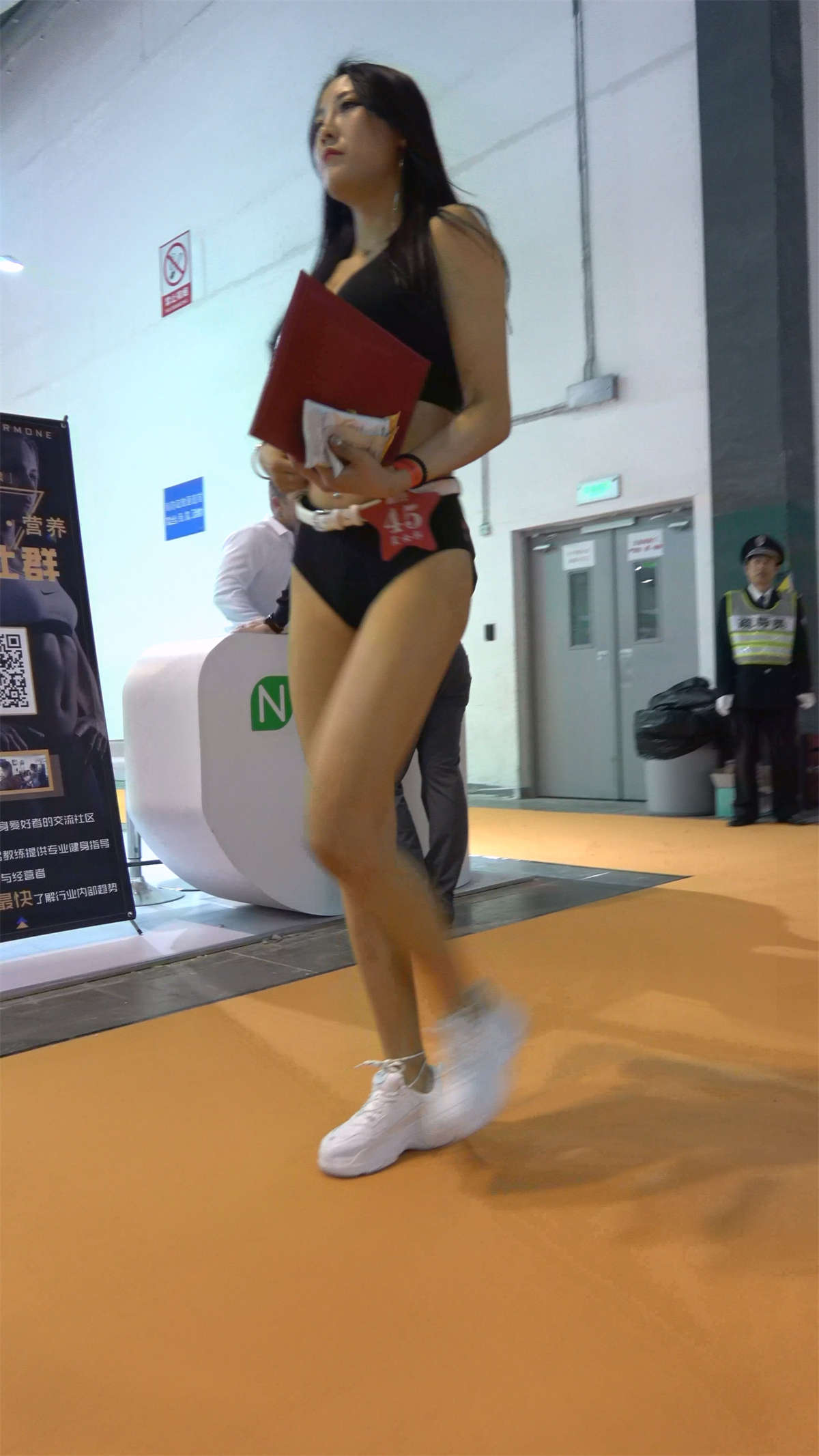 图片[2]-短衣短裤性感美女-日更街拍