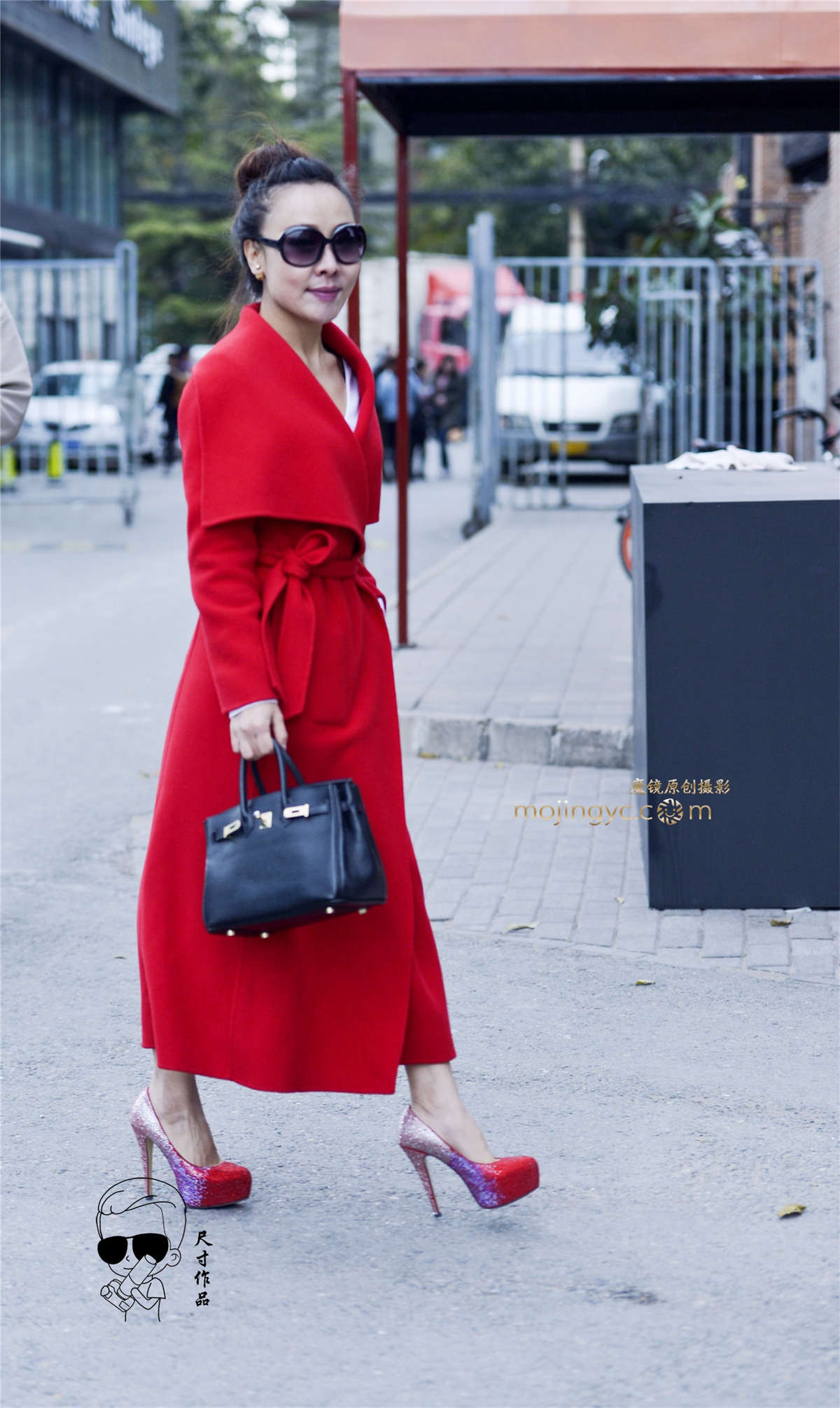 鲜红的裙子粉红的鞋美女魅力十足（2016年10月30日15p）-日更街拍