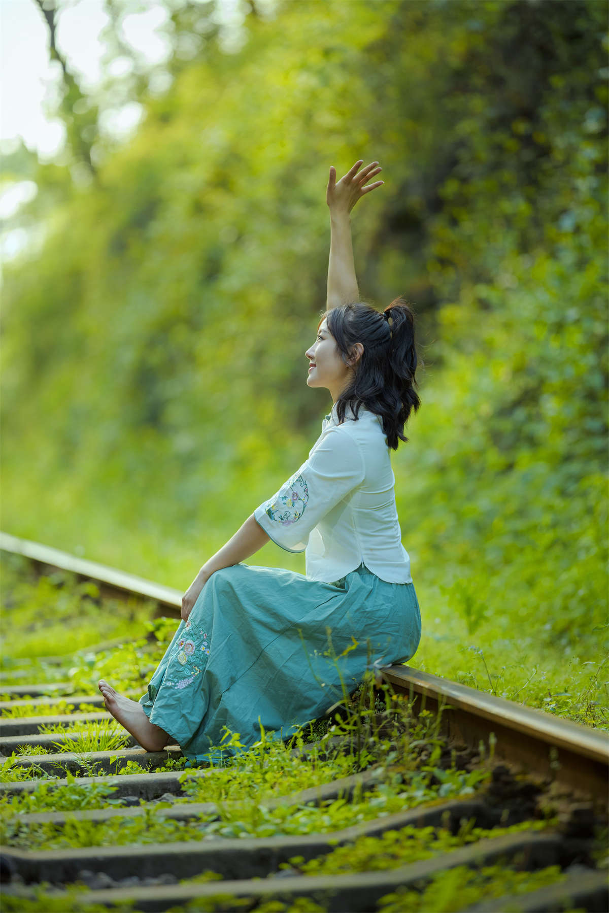 YITUYU艺图语 2023.06.07 铁路人像 莎莎-日更街拍