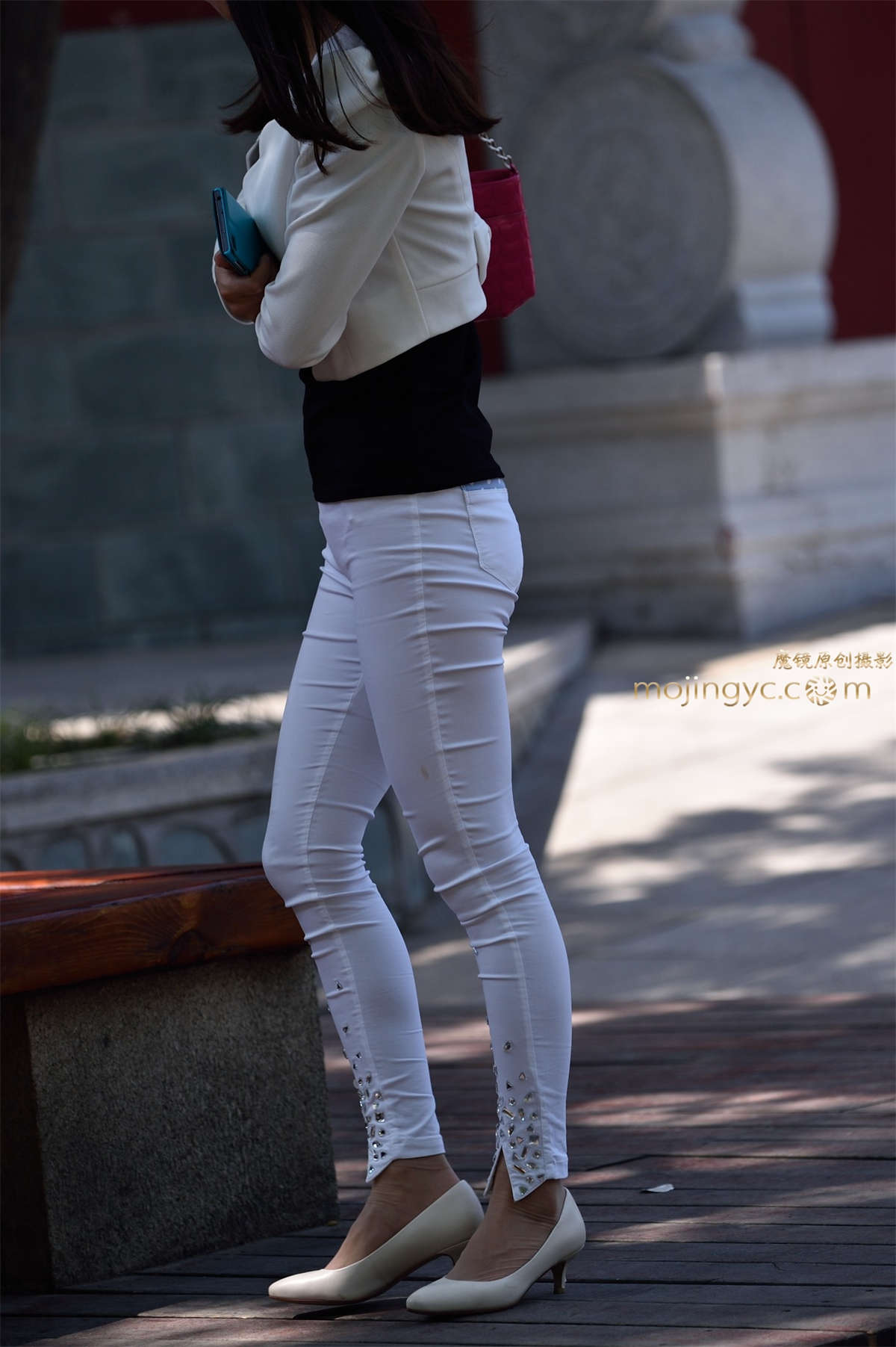 图片[2]-2016-10-31深蹲薄白裤少妇27张-日更街拍