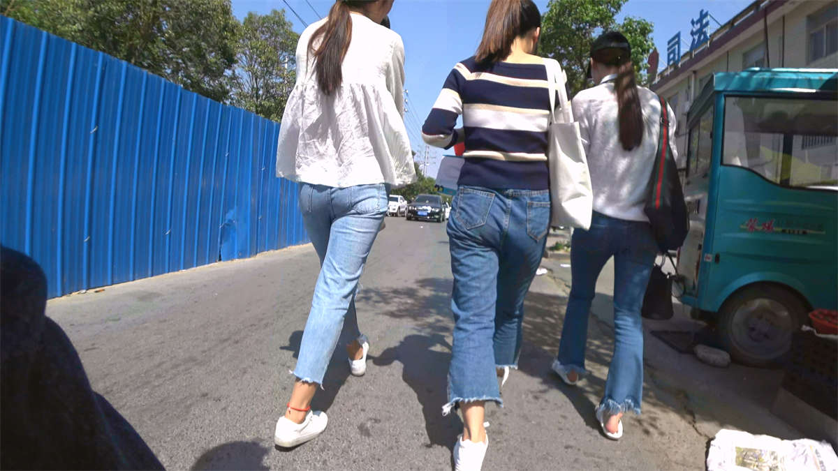 图片[2]-逛街的牛仔裤三姐妹-日更街拍