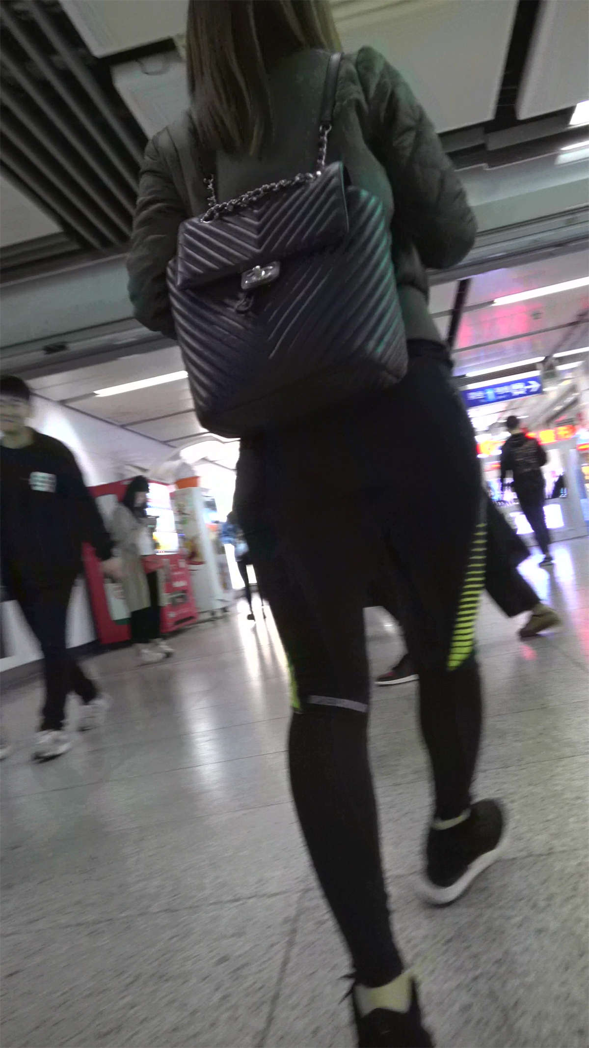 超级紧身运动裤美颜漂亮美女姐姐-日更街拍