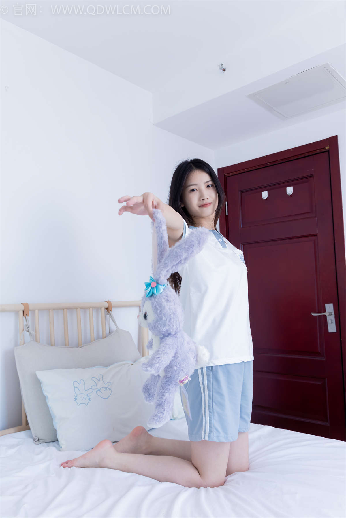 物恋传媒 NO.2227 铃铛-镜花水月-日更街拍