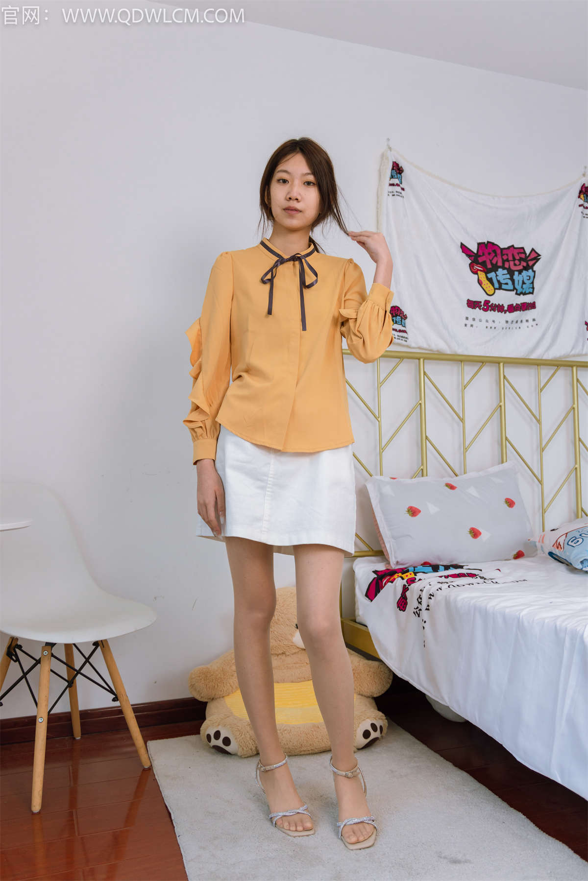 物恋传媒 NO.1426 纤纤-晴空万里-日更街拍