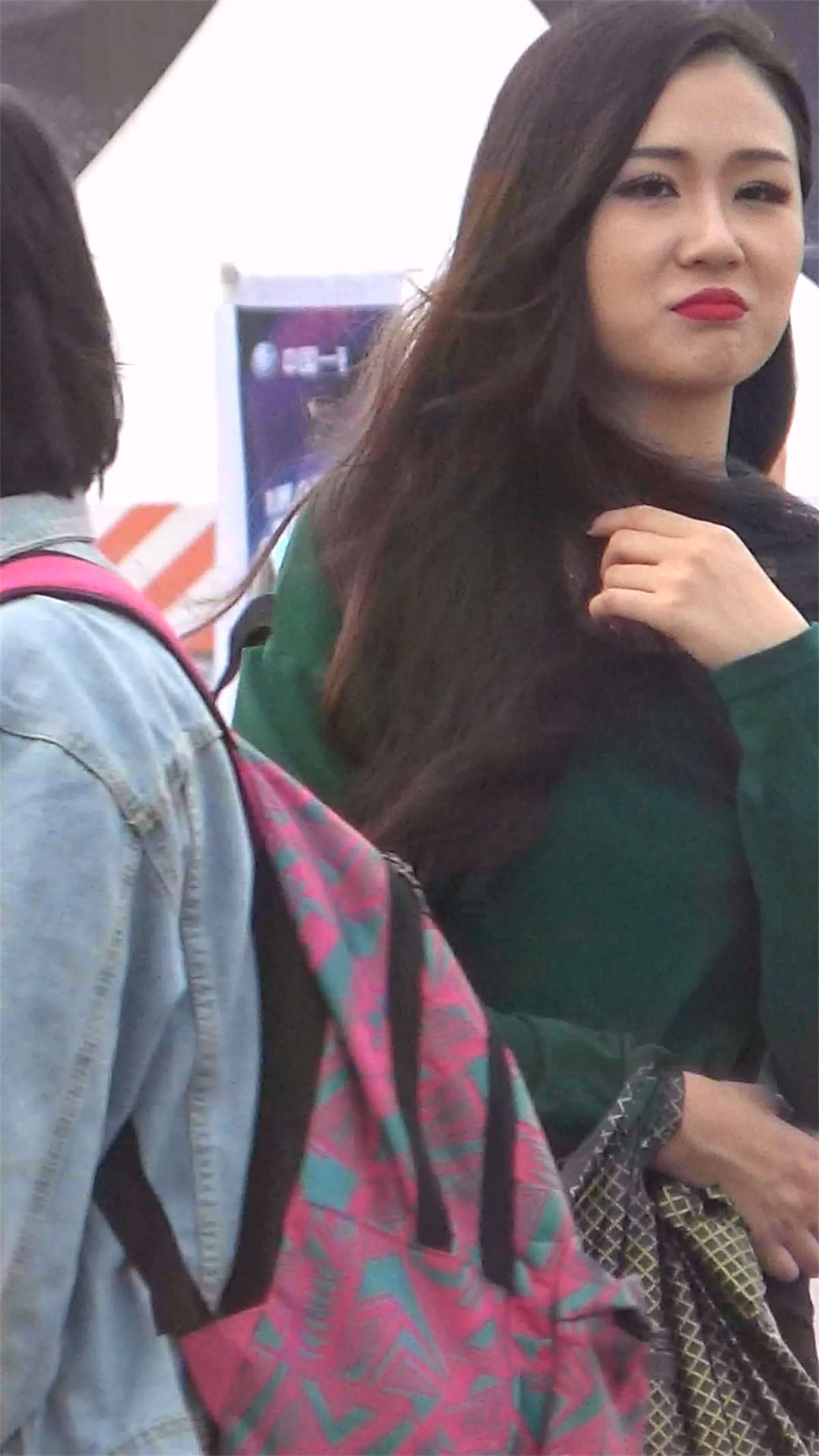 图片[2]-小清新黑色紧身裤漂亮小姐姐-日更街拍